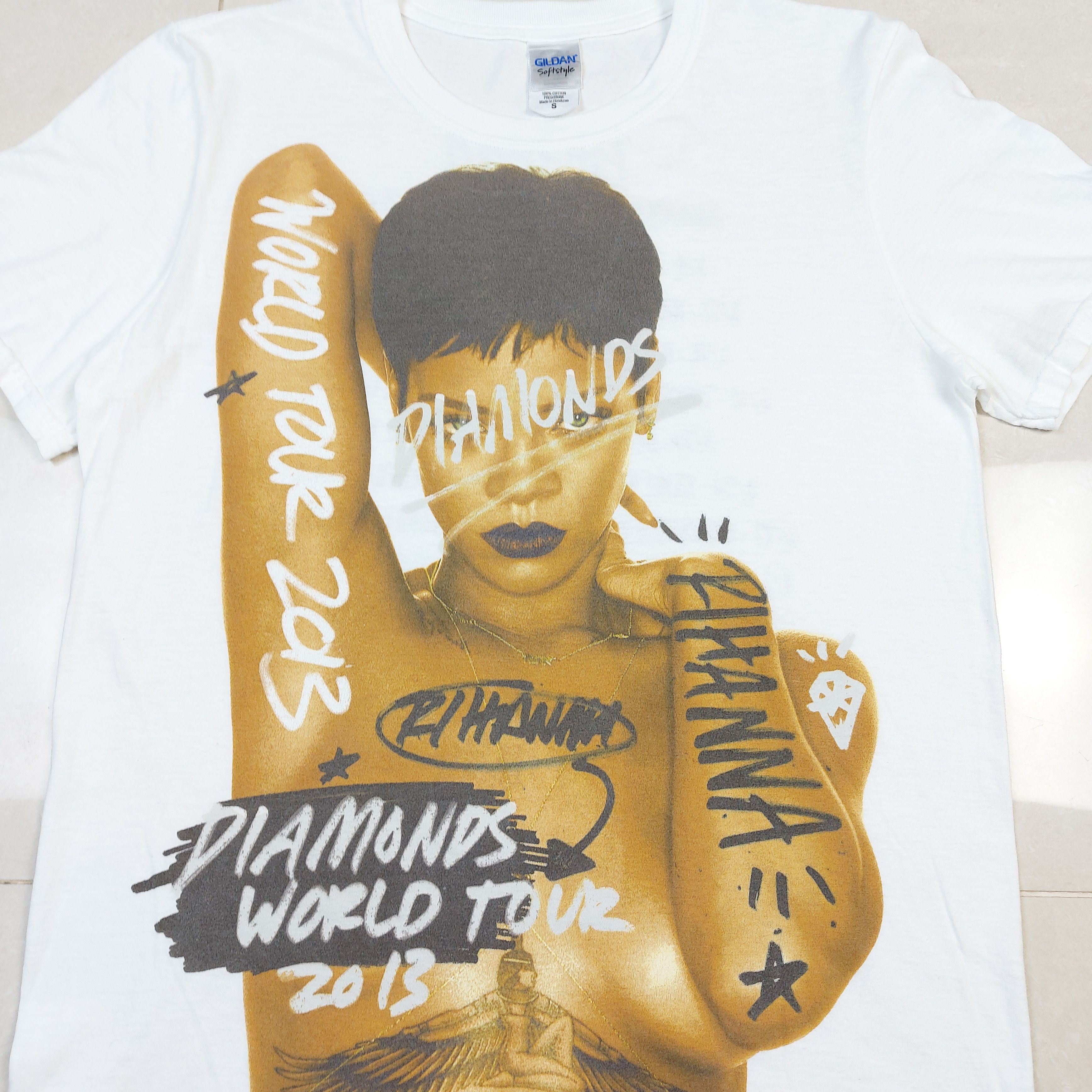 Band Tees Authentic 2013 Rihanna Diamonds World Tour Double-Sided TEE Size US S / EU 44-46 / 1 - 9 Thumbnail