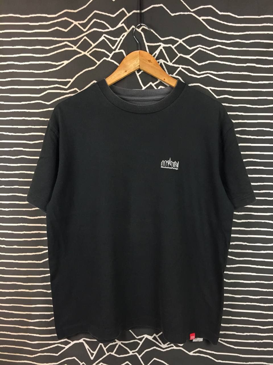 Vintage Manhattan Portage New York City Skyline Graphic Tee Size US M / EU 48-50 / 2 - 1 Thumbnail