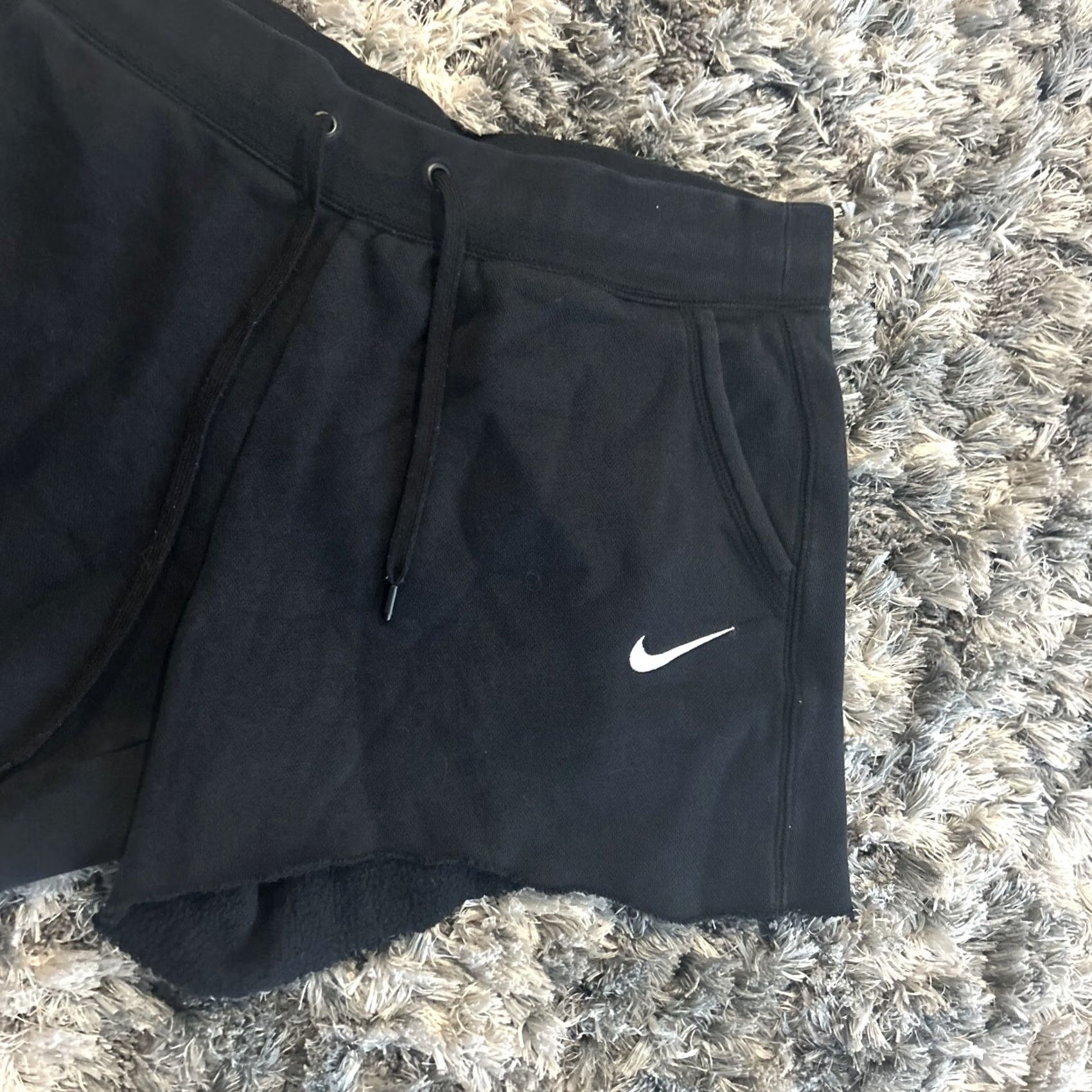Nike Nike Cropped Pants Shorts Women’s Size M Medium Black Athletic Embroidered Size 32" / US 10 / IT 46 - 3 Thumbnail