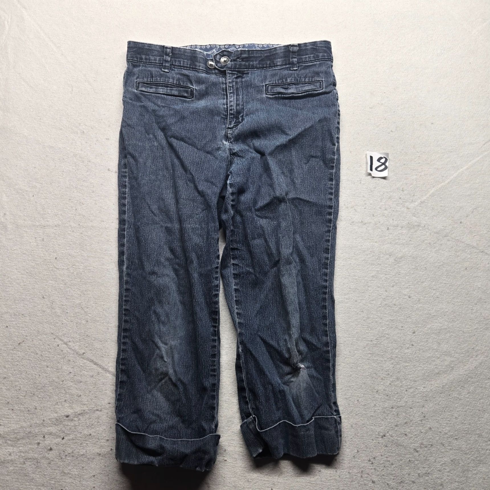 Vintage Bandolino Jeans Capris Denim Blue Stretch 6 Women Adult Regular 5-Pocket Blue Denim Bandolino Size 28" / US 6 / IT 42 - 2 Thumbnail
