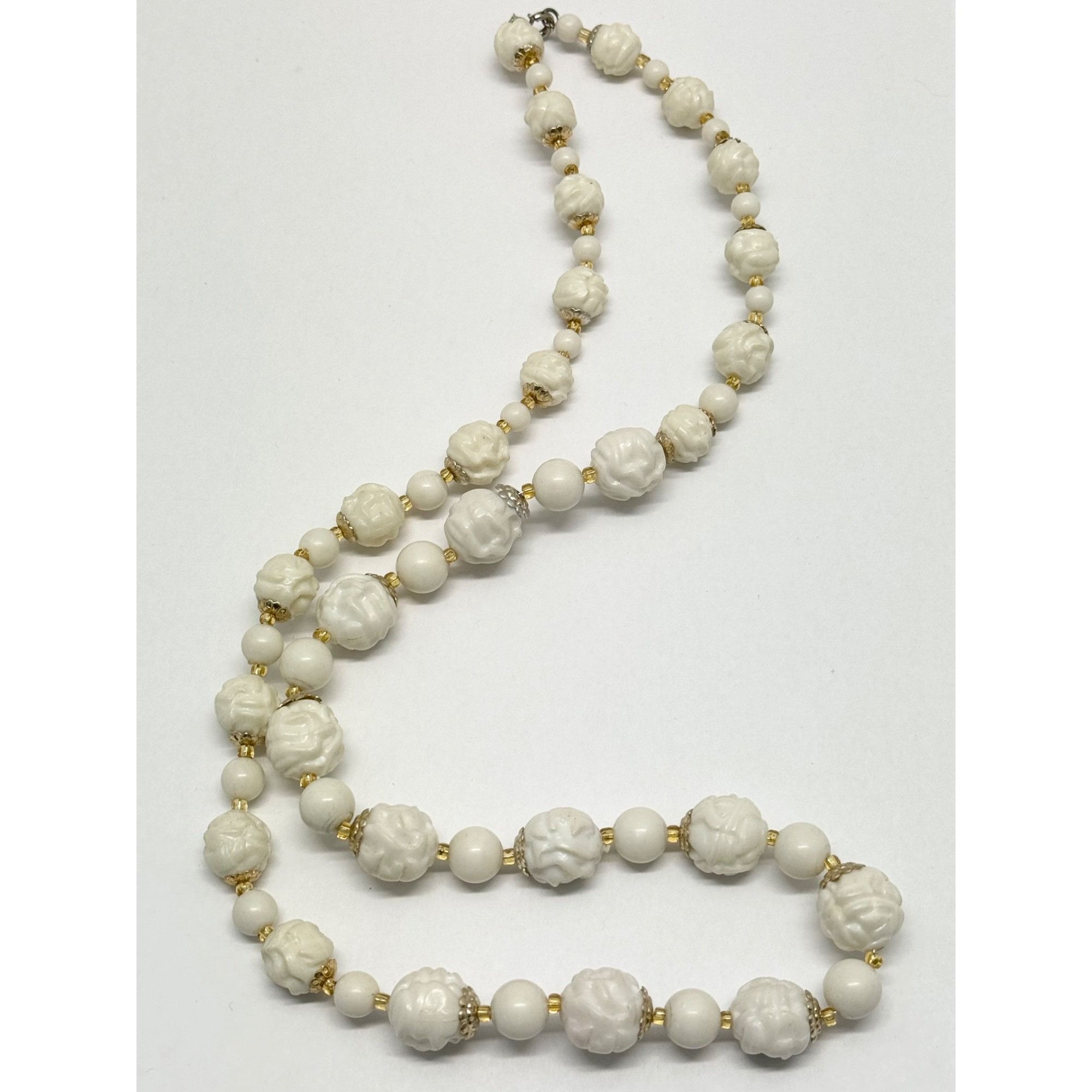 Vintage Vintage white acrylic beaded necklace Size ONE SIZE - 1 Thumbnail