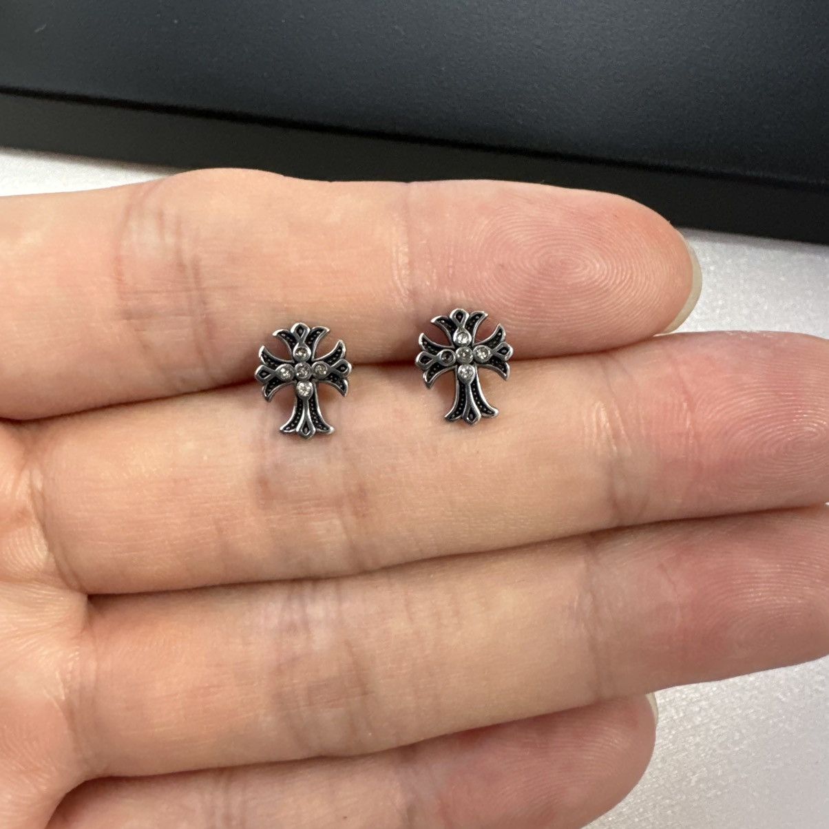 Other Screw-Back Cross Stud Earrings for Men Women,Unisex Style Size ONE SIZE - 4 Thumbnail