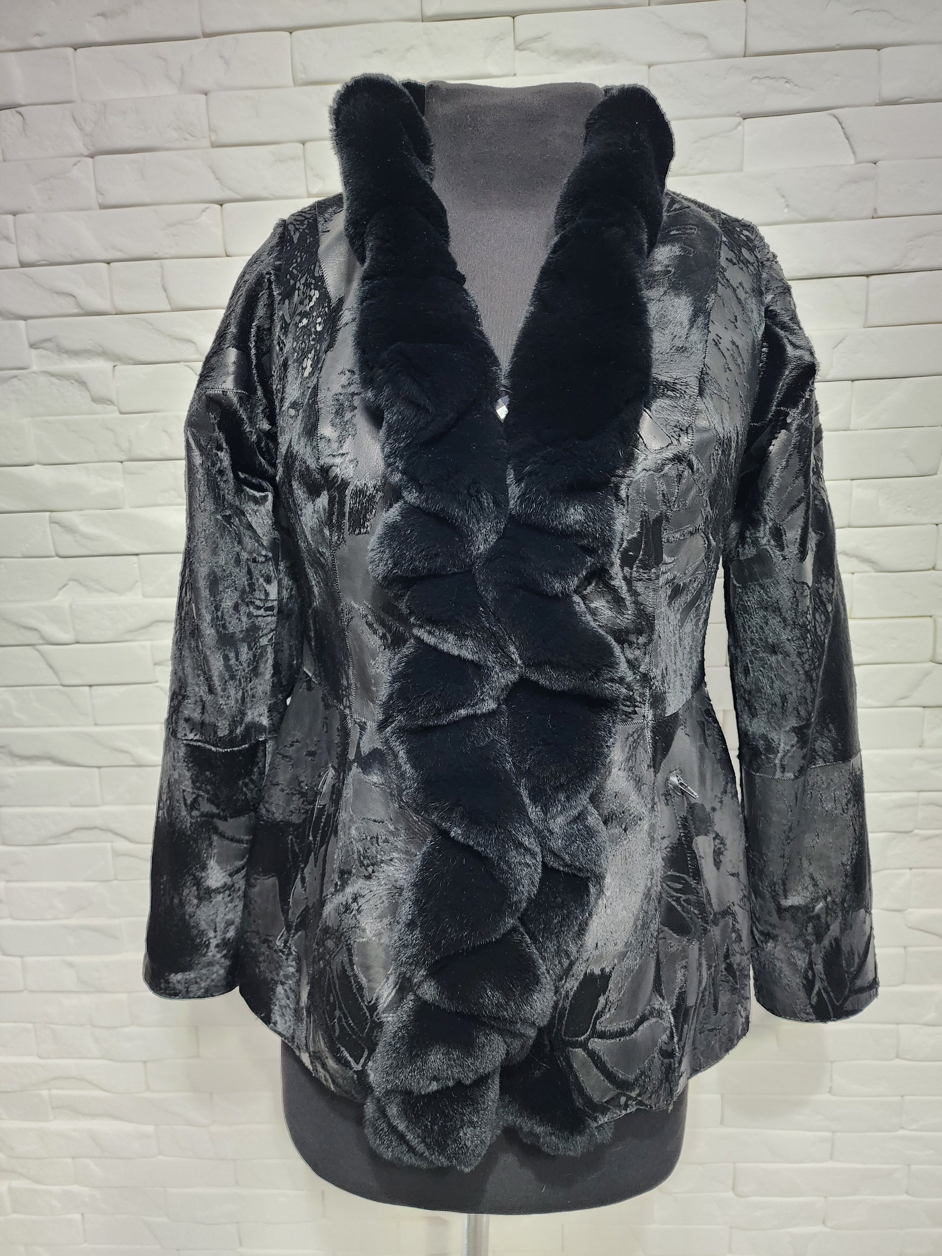 Genuine Leather Women's black fur coat. Size M / US 6-8 / IT 42-44 - 1 Thumbnail
