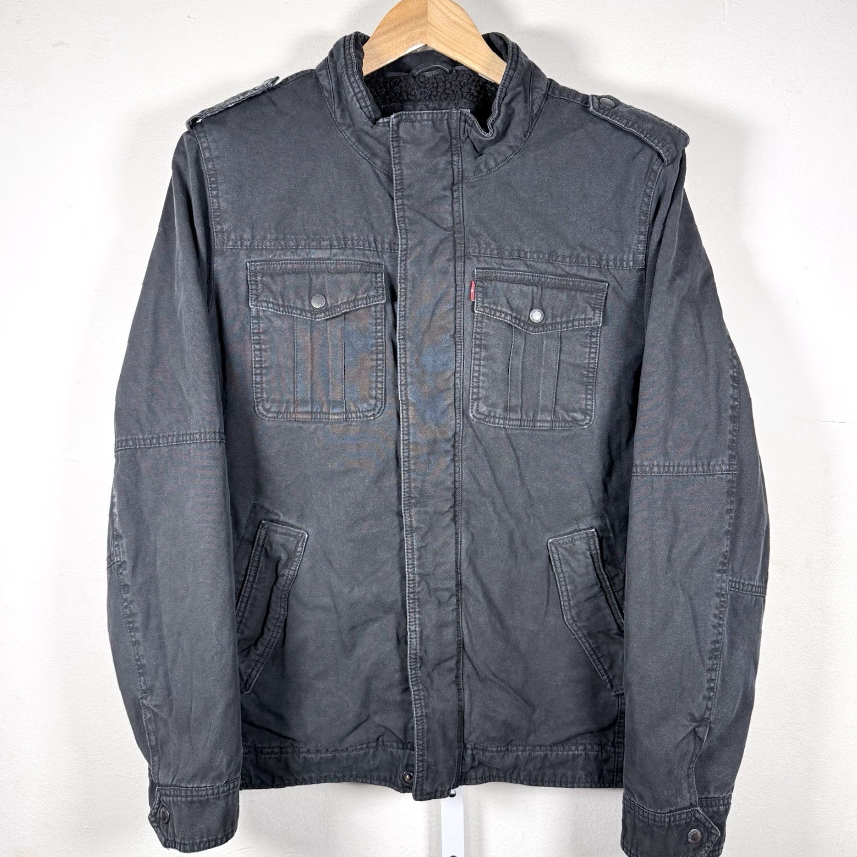 Levi's Trucker Jacket Men Regular Size L Black Denim Military-Style Sherpa Lined Solid Pattern Vintage: No