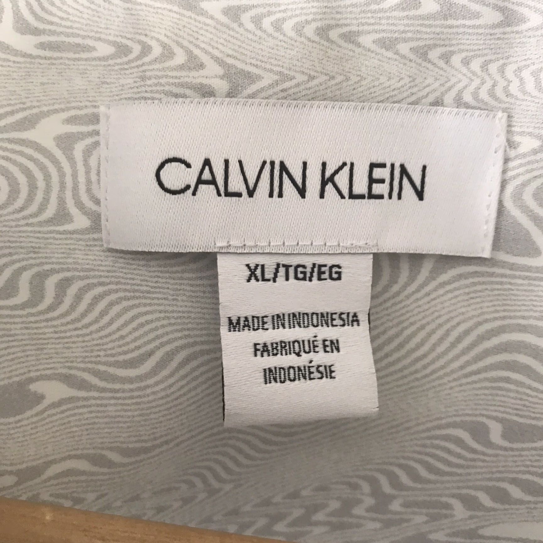 Calvin Klein Calvin Klein Shirt Mens XL White Marble Swirl Stretch Cotton Button Front Long Sleeve Casual Regular Logo Size US XL / EU 56 / 4 - 3 Thumbnail