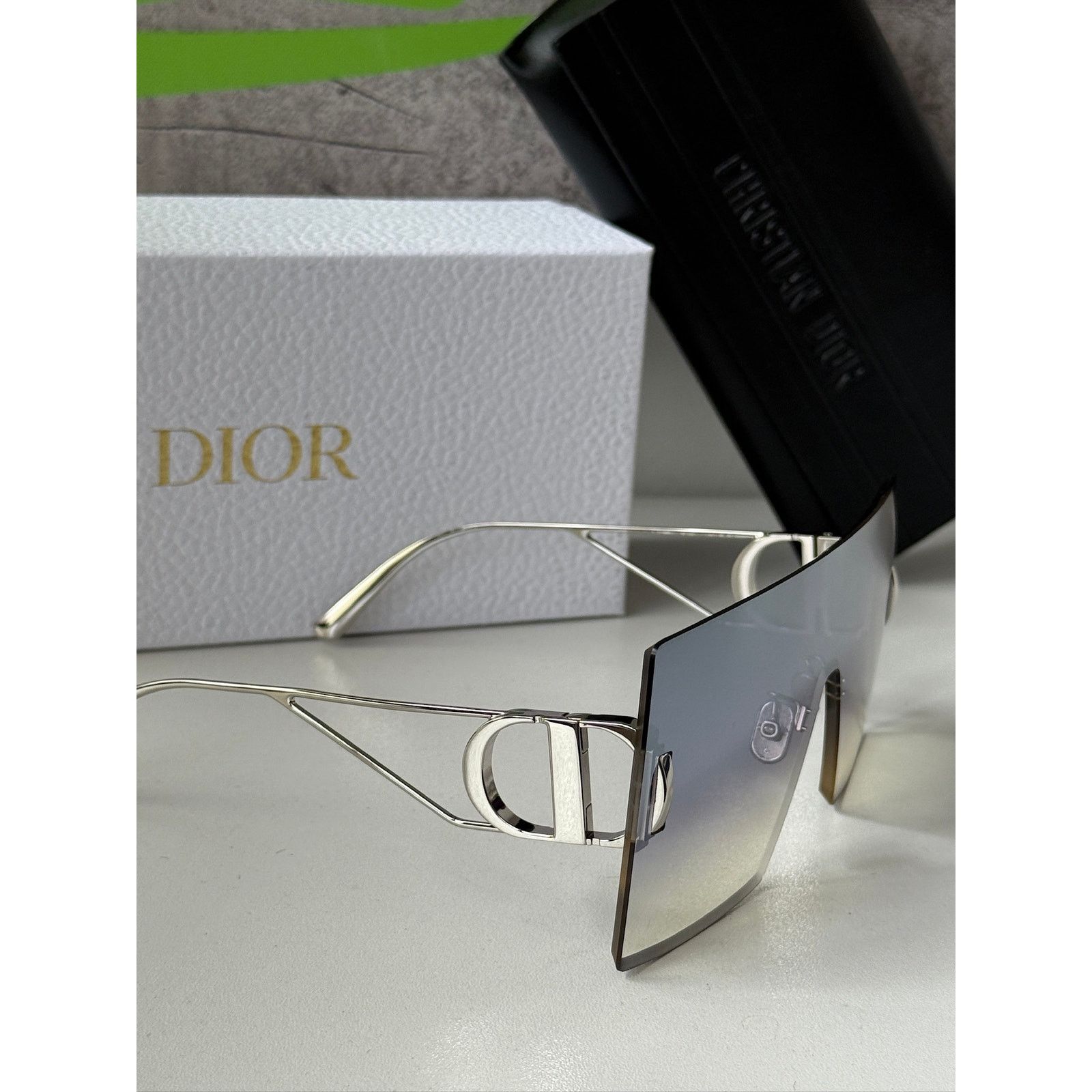 Dior NEW Dior 30Montaigne M1U Oversized Sunglasses Silver Mirror Size ONE SIZE - 4 Thumbnail
