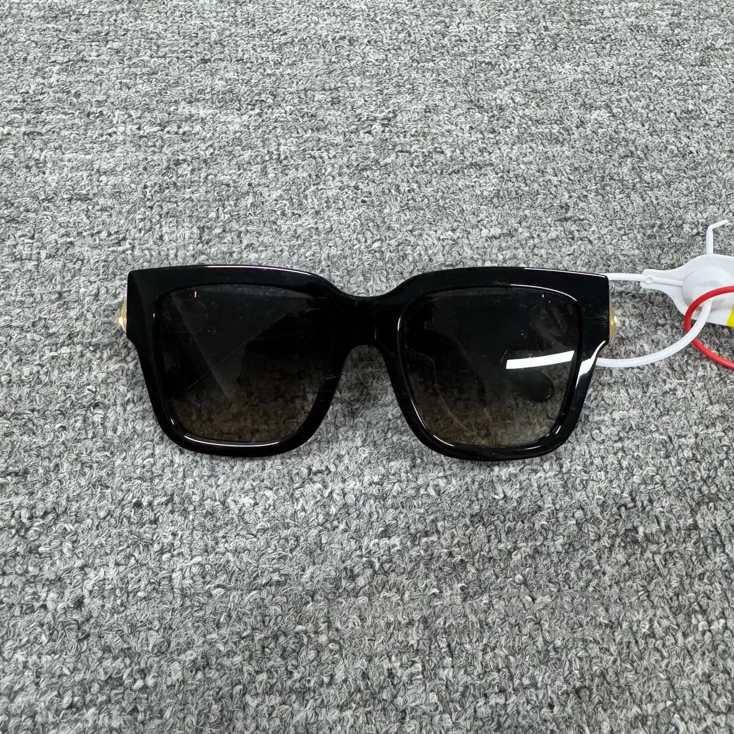 Louis Vuitton Louis Vuitton Black framed metal V-shaped sunglasses| Size ONE SIZE - 3 Thumbnail