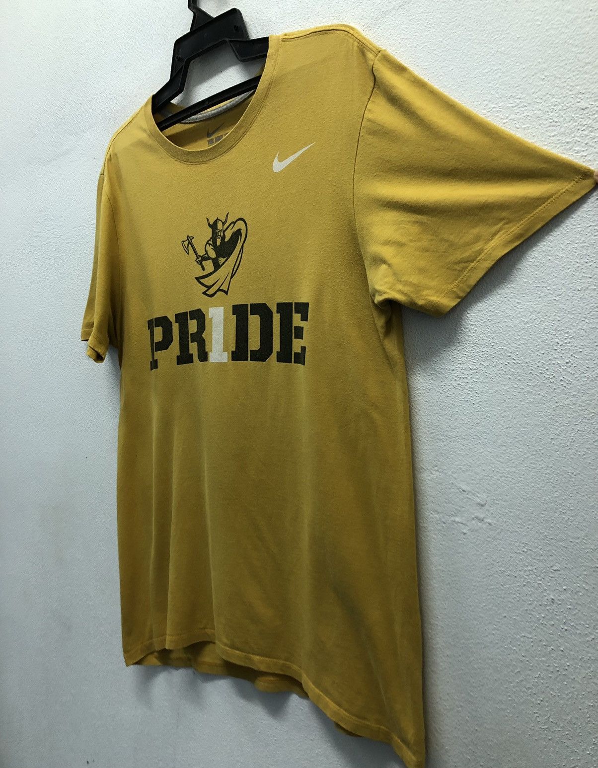 Nike The Nike Tee Nike PR1DE T-Shirt Size US L / EU 52-54 / 3 - 6 Thumbnail