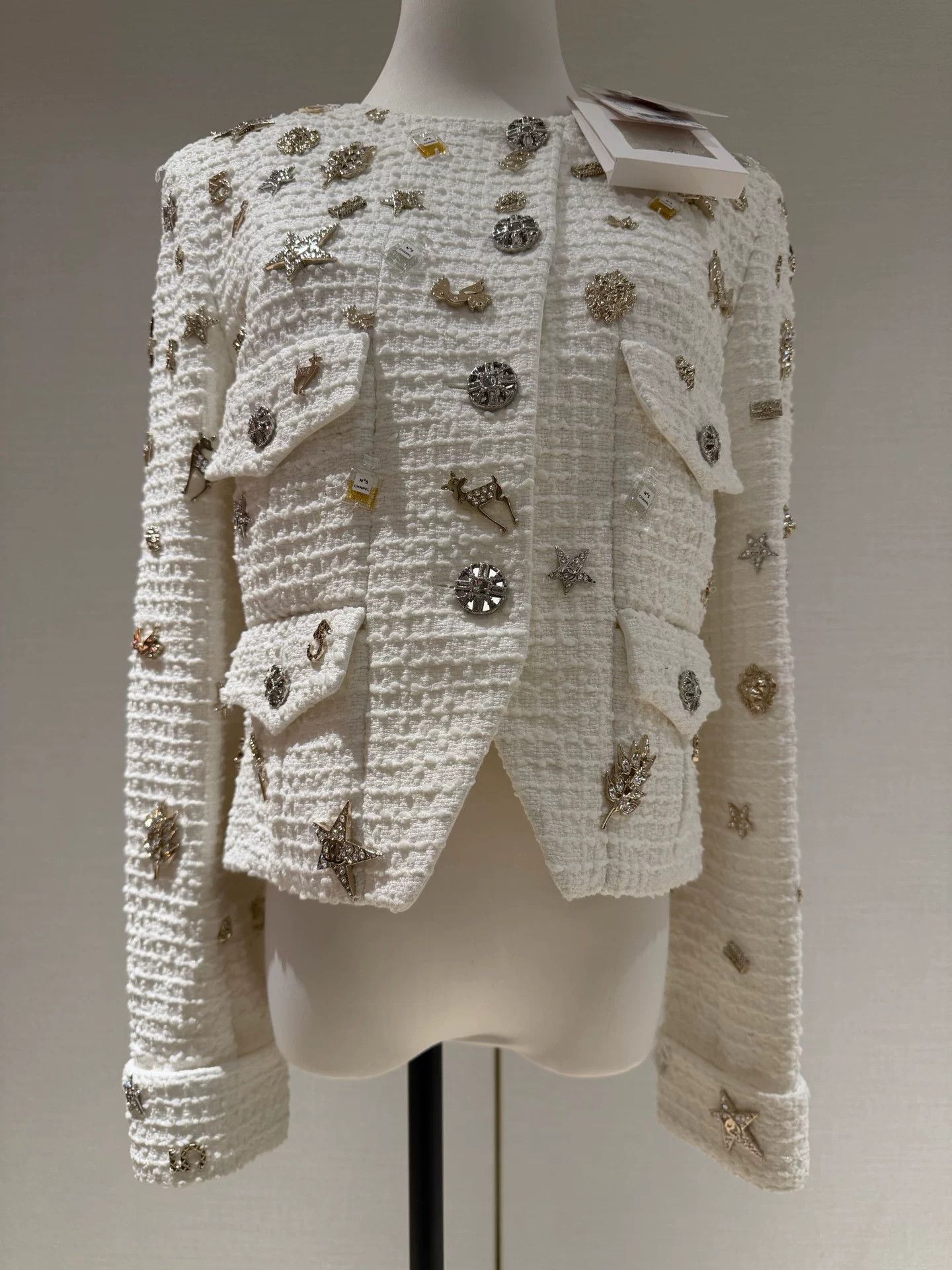 Chanel Chanel 22C Embellished White Jacket Size US XS / EU 42 / 0 - 1 Thumbnail