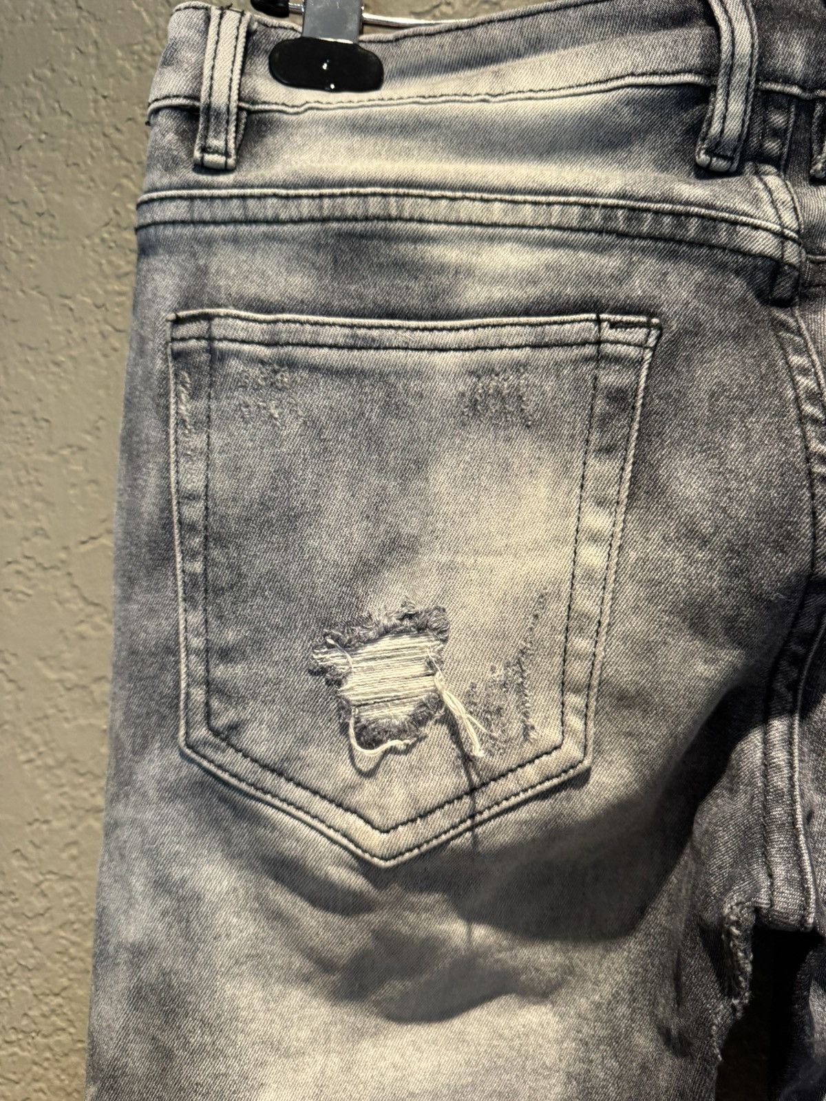 Crysp Denim Grey Distressed Zipper Skinny Crysp Denim Skinny Jeans Size US 30 / EU 46 - 12 Thumbnail