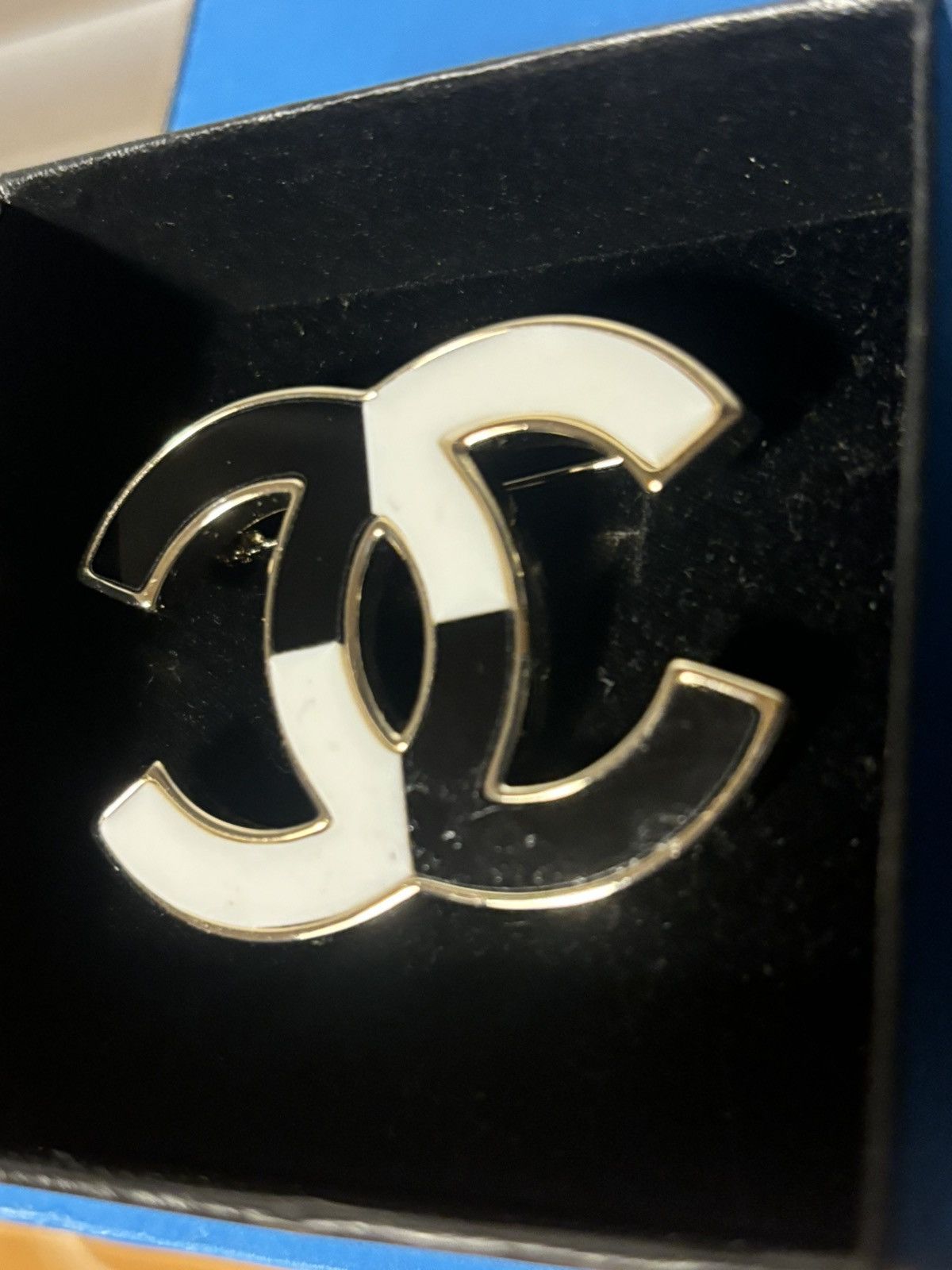 Chanel CHANEL 2023 RESIN CC BROOCH RARE Size ONE SIZE - 7 Thumbnail