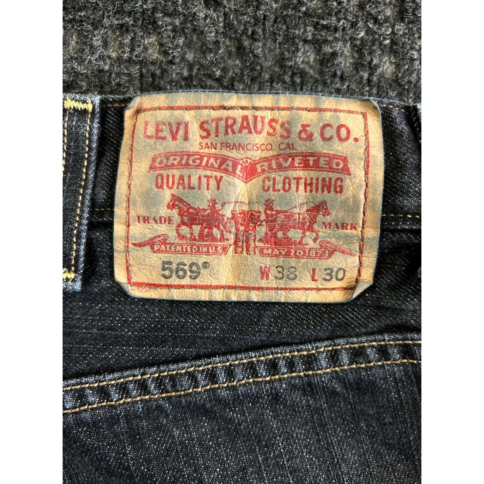 Levi's VINTAGE Levi’s 569 Jeans Straight Denim 38 x 30 Dark Blue Distressed 90s Mens Jeans Size US 38 / EU 54 - 5 Thumbnail