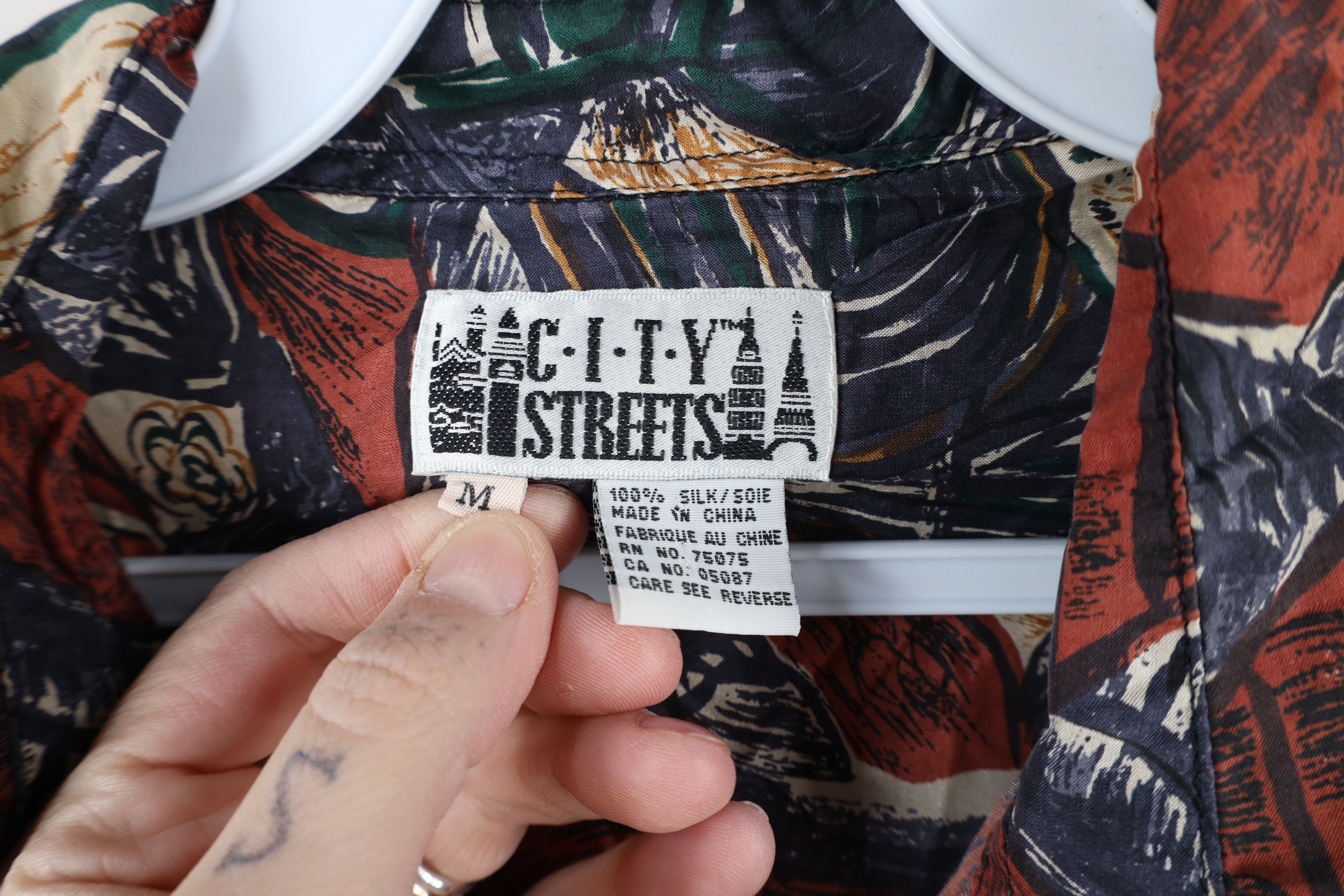 Vintage Vintage 90s Streetwear Silk Rainbow Abstract Button Shirt Size US M / EU 48-50 / 2 - 6 Thumbnail