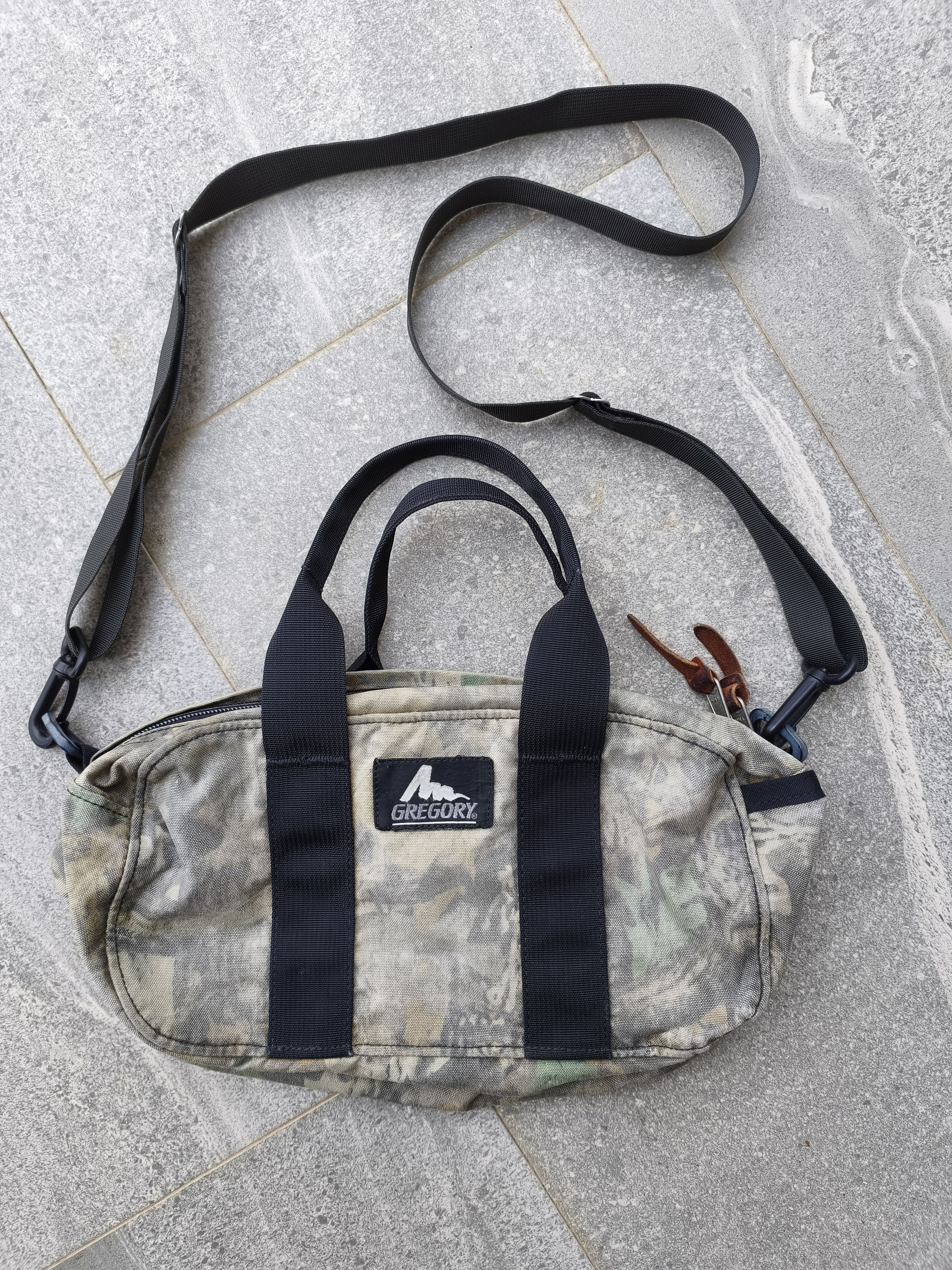 Gregory Gregory Realtree Vtg 90's Camo Mini Duffle Sling Bag Size ONE SIZE - 1 Thumbnail