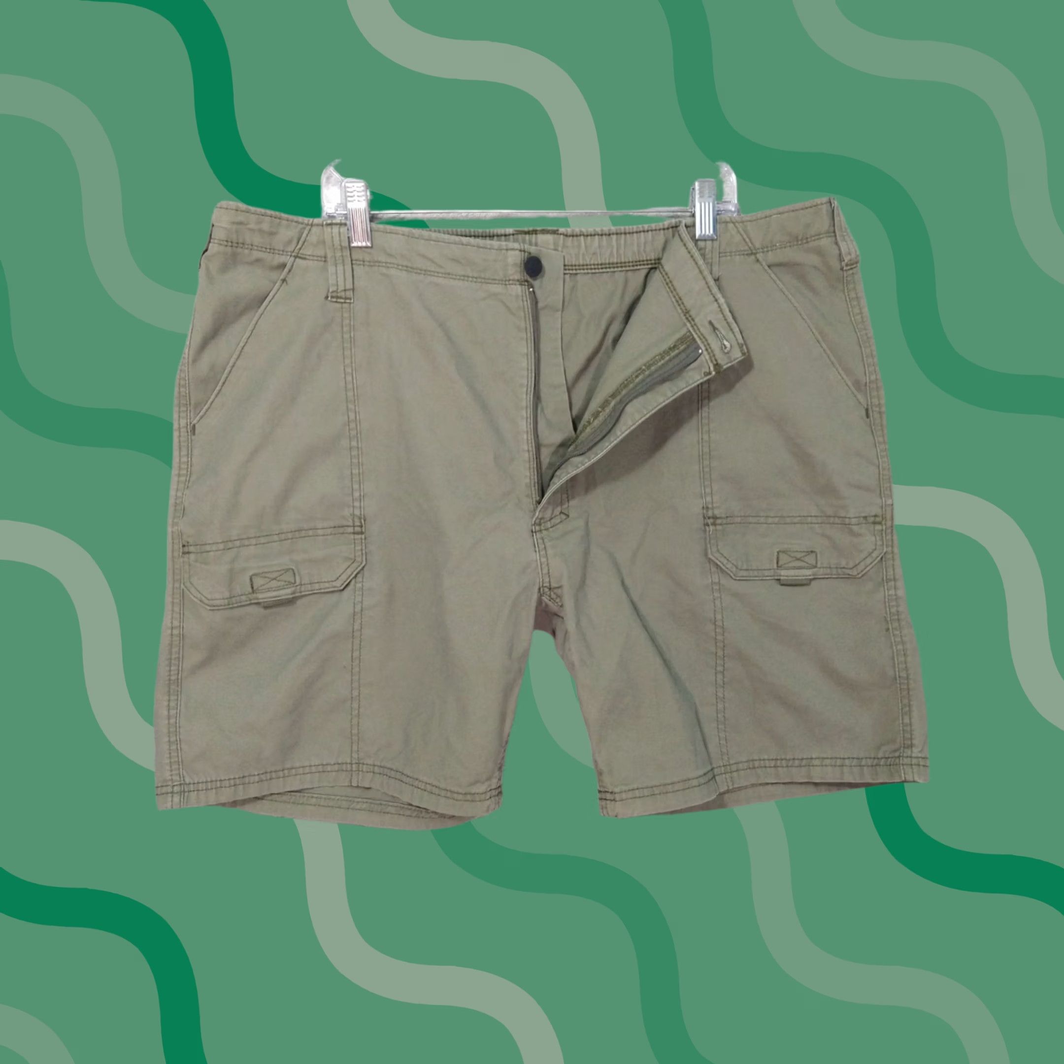 Wrangler Wrangler Mens Green Cargo Shorts Relaxed Fit Cotton Outdoor Hiking 42 Size US 42 / EU 58 - 1 Thumbnail