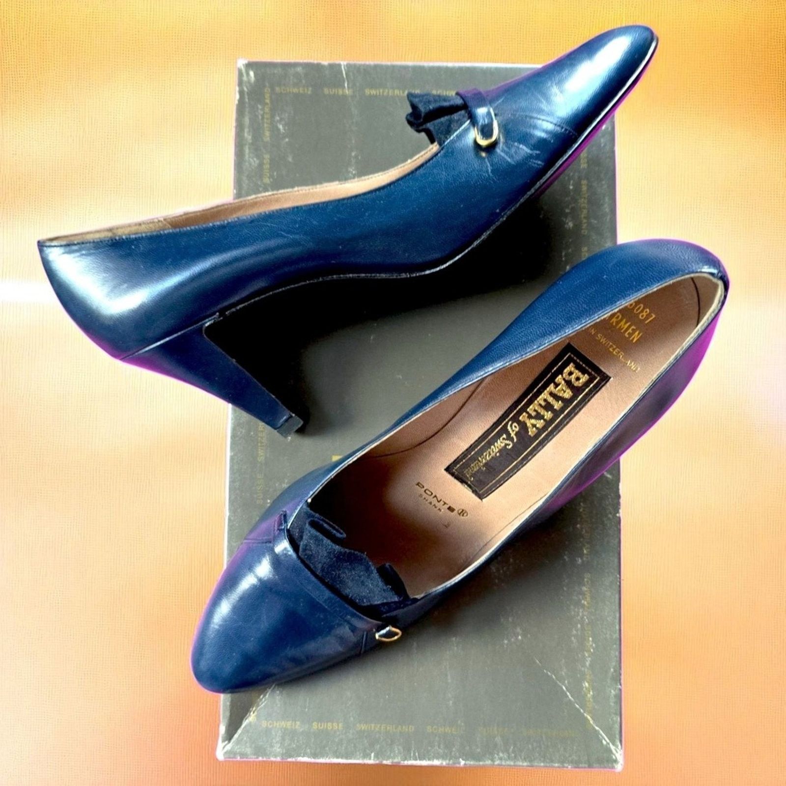 Bally Deadstock Bally Switzerland Navy Leather Pumps Classic 6.5 Size US 6.5 / IT 36.5 - 13 Thumbnail