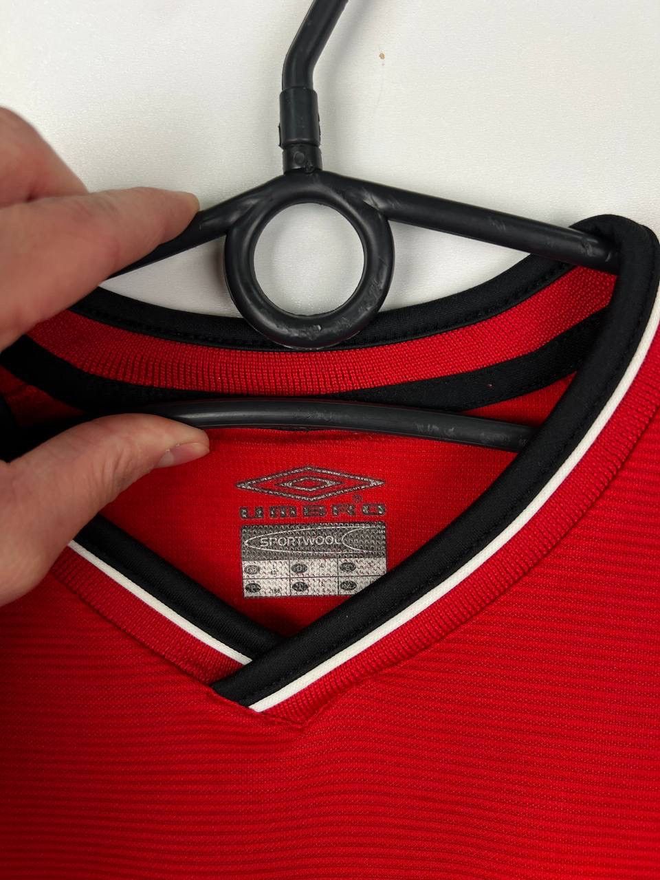 Umbro Manchester United Umbro 2000-2003 jersey t-shirts size L Size US L / EU 52-54 / 3 - 3 Thumbnail