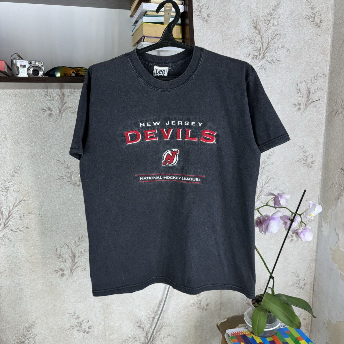 Lee × NHL × Vintage New Jersey Devils T shirt 90s Lee Sport NHL Hockey L Black Size US L / EU 52-54 / 3 - 1 Thumbnail