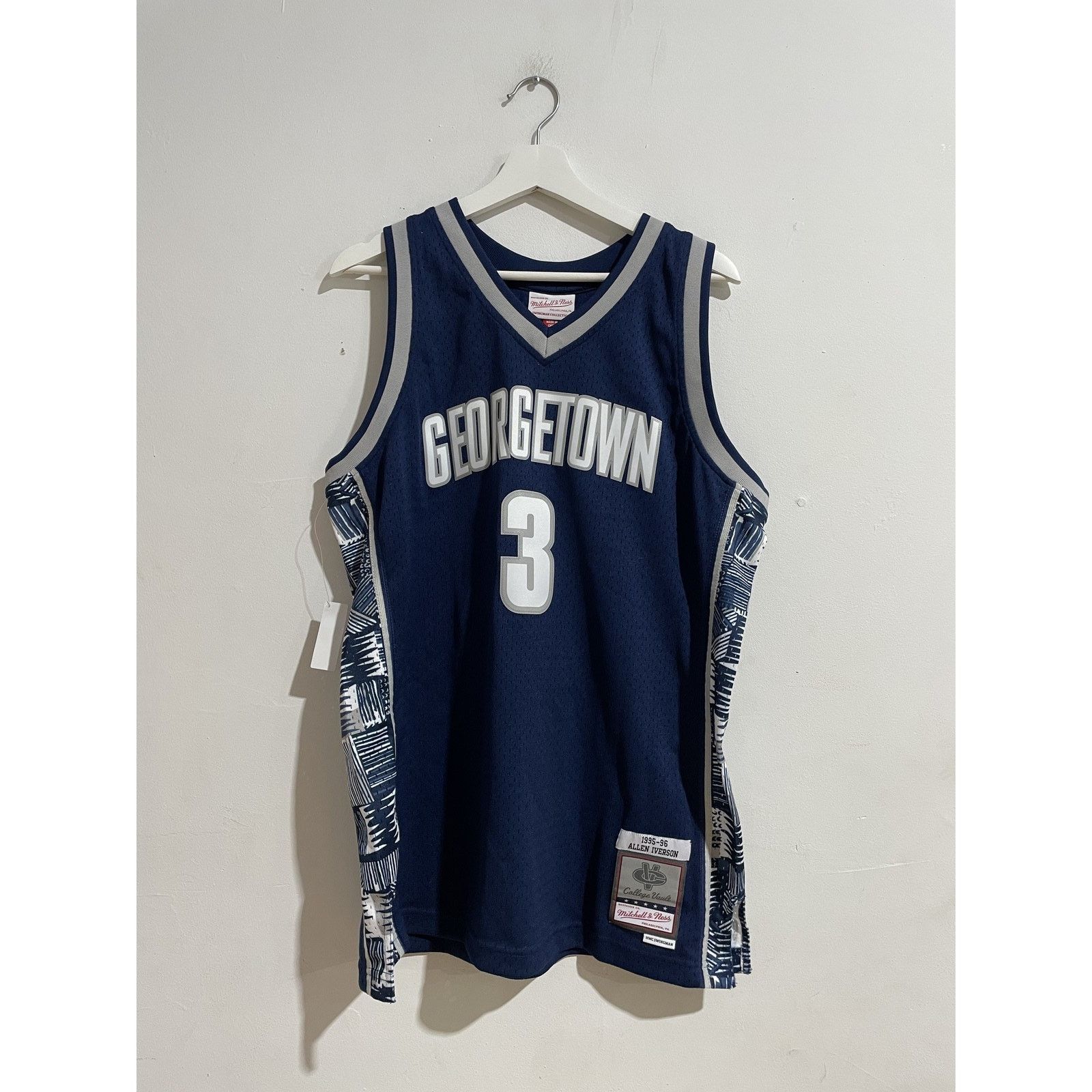 Other ALLEN IVERSON NAVY GEORGETOWN 1995/1996 SWINGMAN JERSEY Size US L / EU 52-54 / 3 - 1 Thumbnail