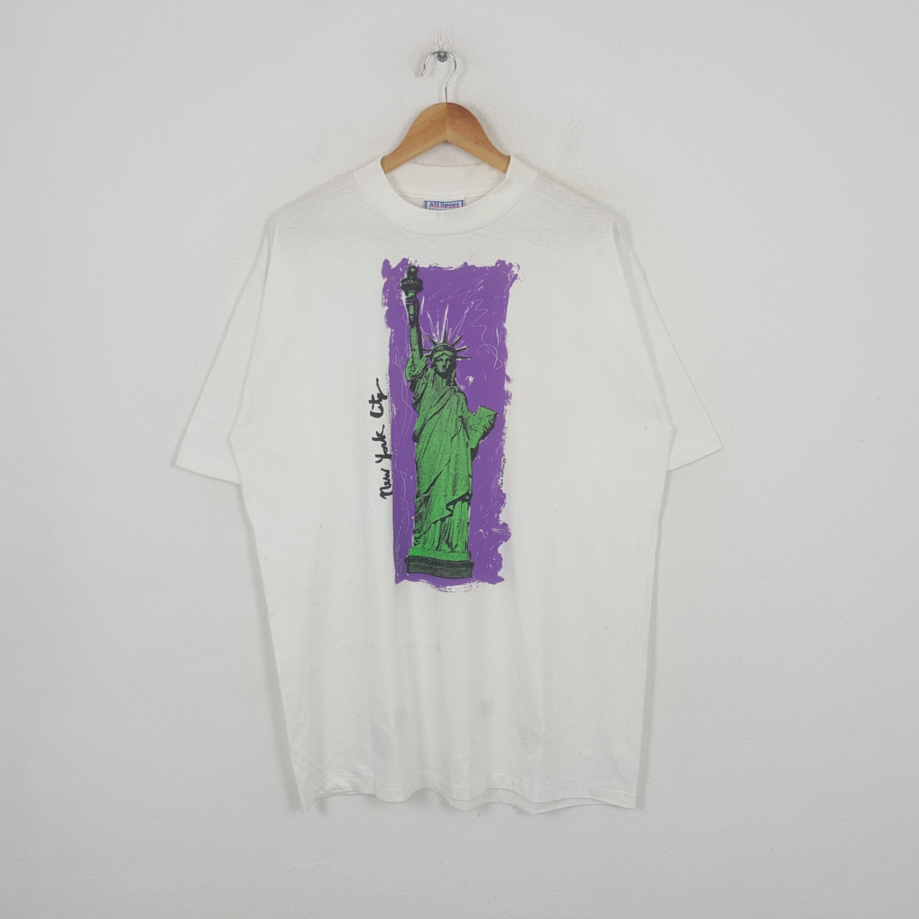 Other Vintage New York City Lady Liberty Art Tshirt RR2 Size US XL / EU 56 / 4 - 1 Thumbnail