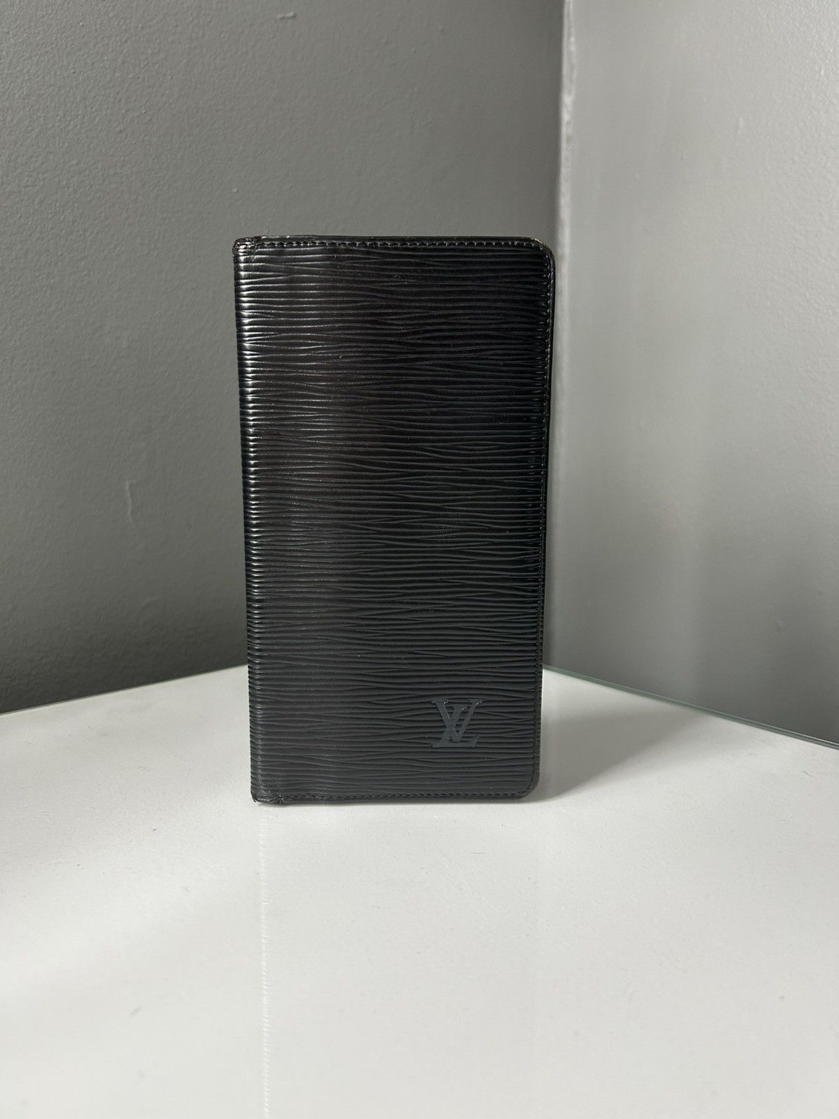 Louis Vuitton Louis Vuitton Black Epi Checkbook Wallet LO0990 Size ONE SIZE - 1 Thumbnail