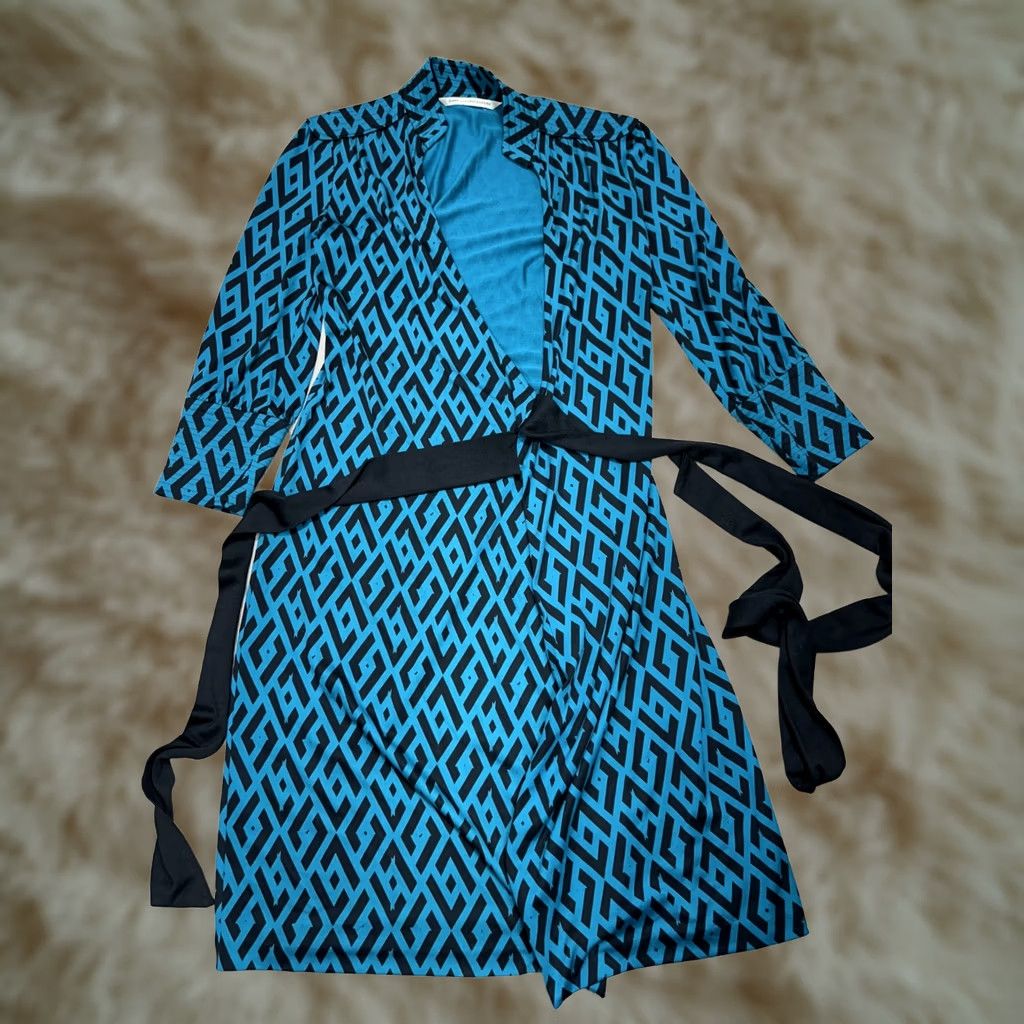 Diane von Furstenberg Diane von Furstenberg Blue Geometric Wrap Dress Silk Tie Waist Stretch Sz S Size S / US 4 / IT 40 - 1 Thumbnail