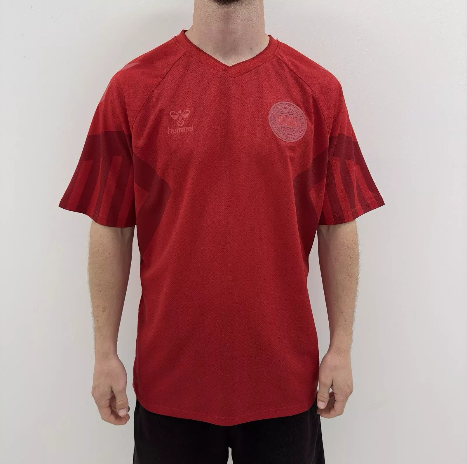 Hummel National Denmark 2022 2023 Home Jersey Shirt Soccer Football Size US XL / EU 56 / 4 - 1 Thumbnail