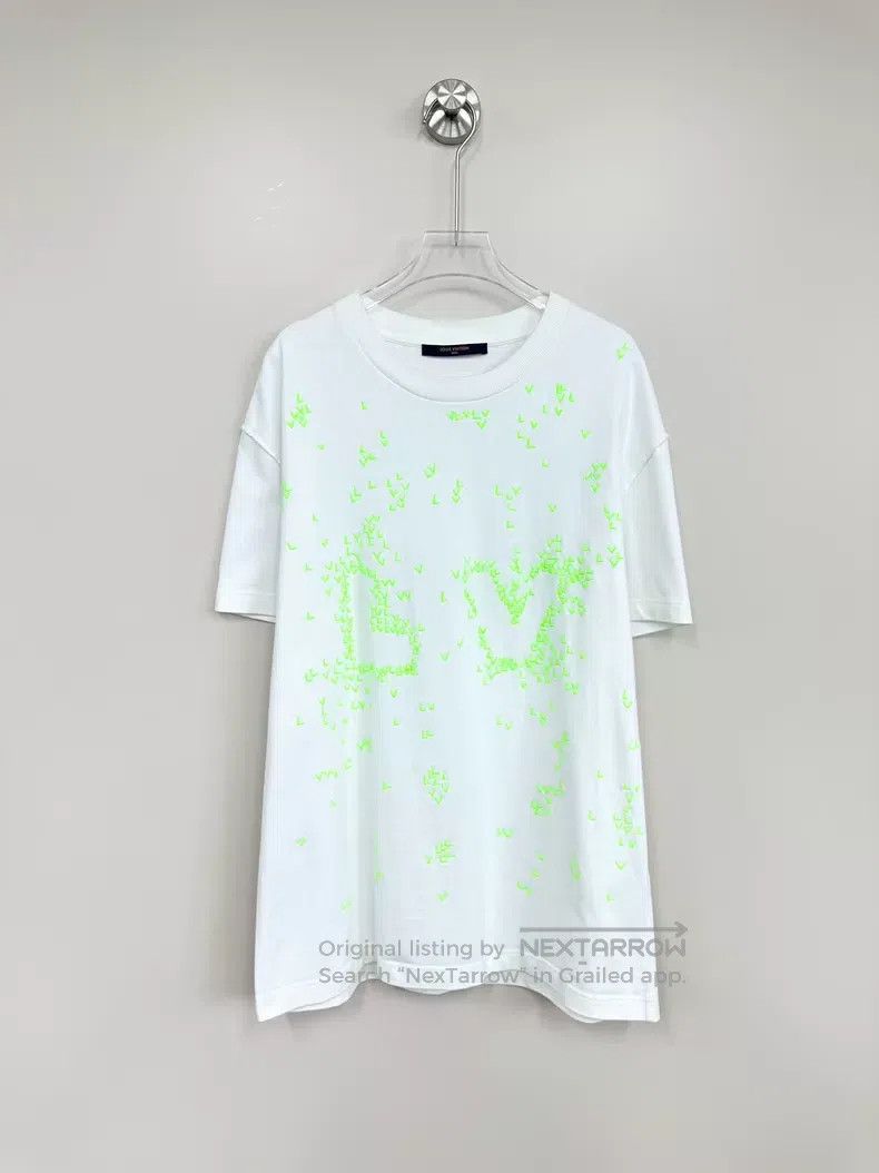 Louis Vuitton Louis Vuitton White and green embroidered airplane logo sh Size US M / EU 48-50 / 2 - 1 Thumbnail