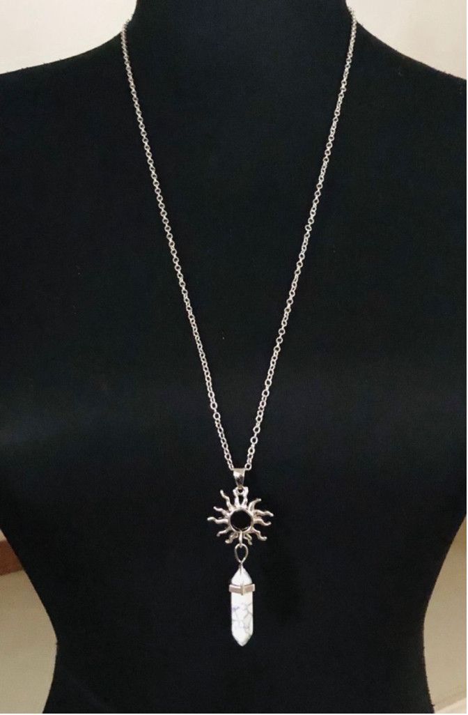 Vintage Genuine Howlite Sun Pendant Necklace Silver Memory Aid Size ONE SIZE - 1 Thumbnail