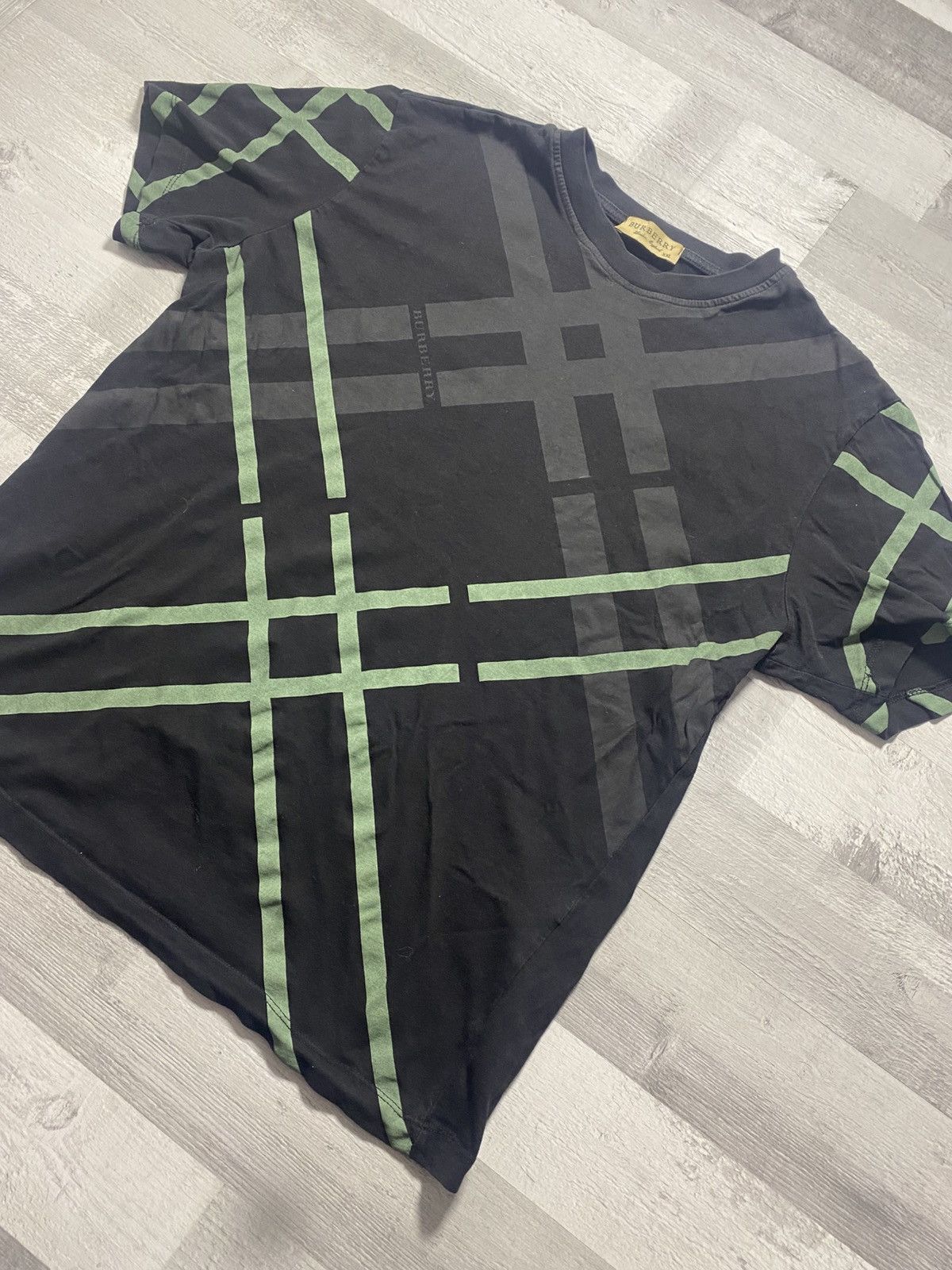 Burberry Burberry London Nova Check Graphic T-Shirt Black Size XXL Size US XL / EU 56 / 4 - 3 Thumbnail