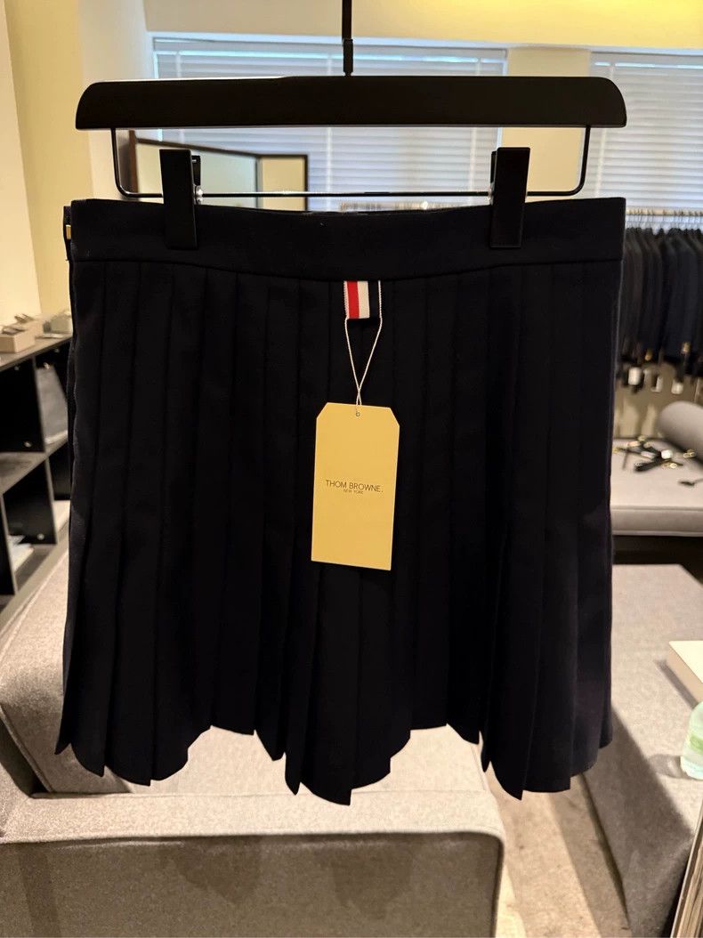 Thom Browne Thom Browne The pleated skirt is dark blue Size 27" / US 4 / IT 40 - 2 Thumbnail
