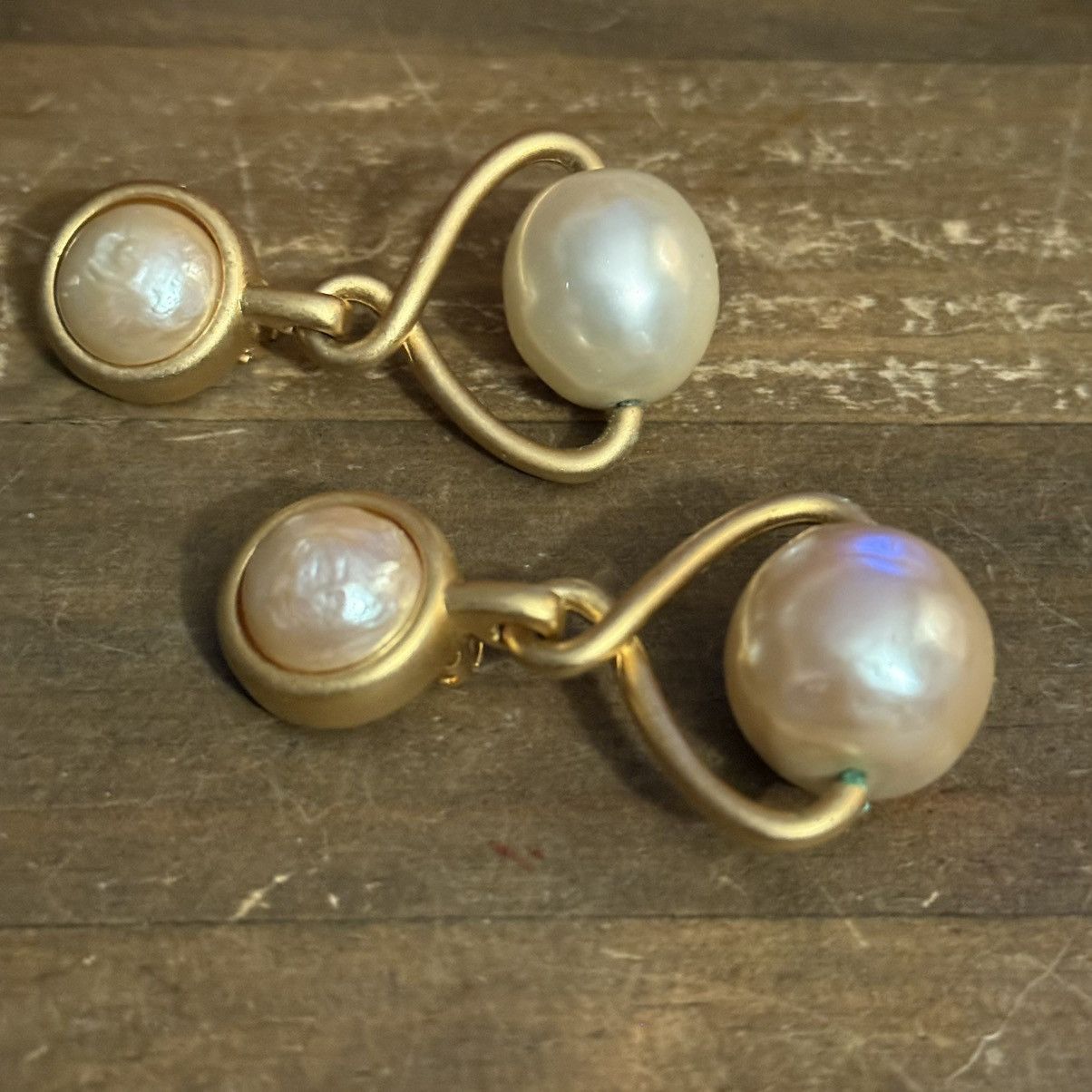 Karl Lagerfeld Vintage Karl Lagerfield chunky gold baroque pearl earrings Size ONE SIZE - 7 Thumbnail