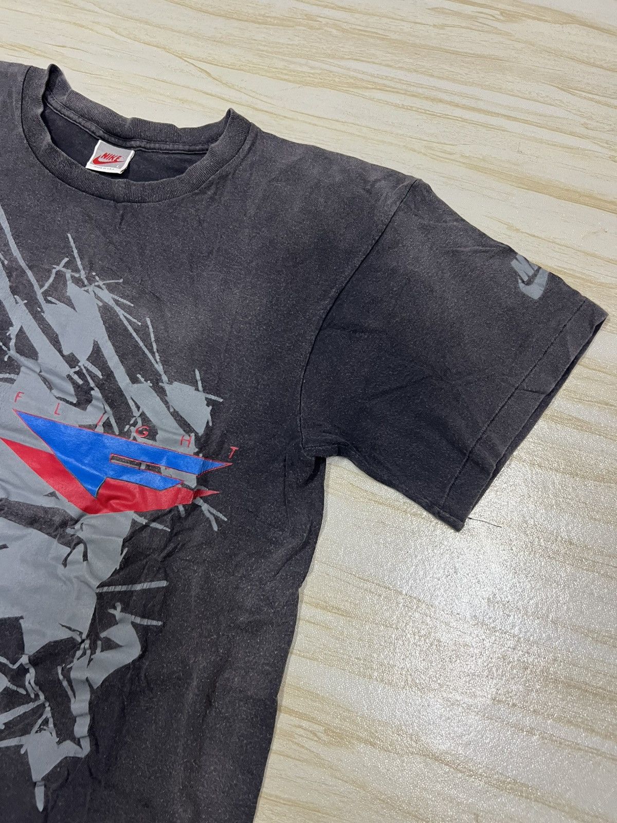 Nike 90s Nike Flight Sun Faded T-shirt Size US L / EU 52-54 / 3 - 3 Thumbnail