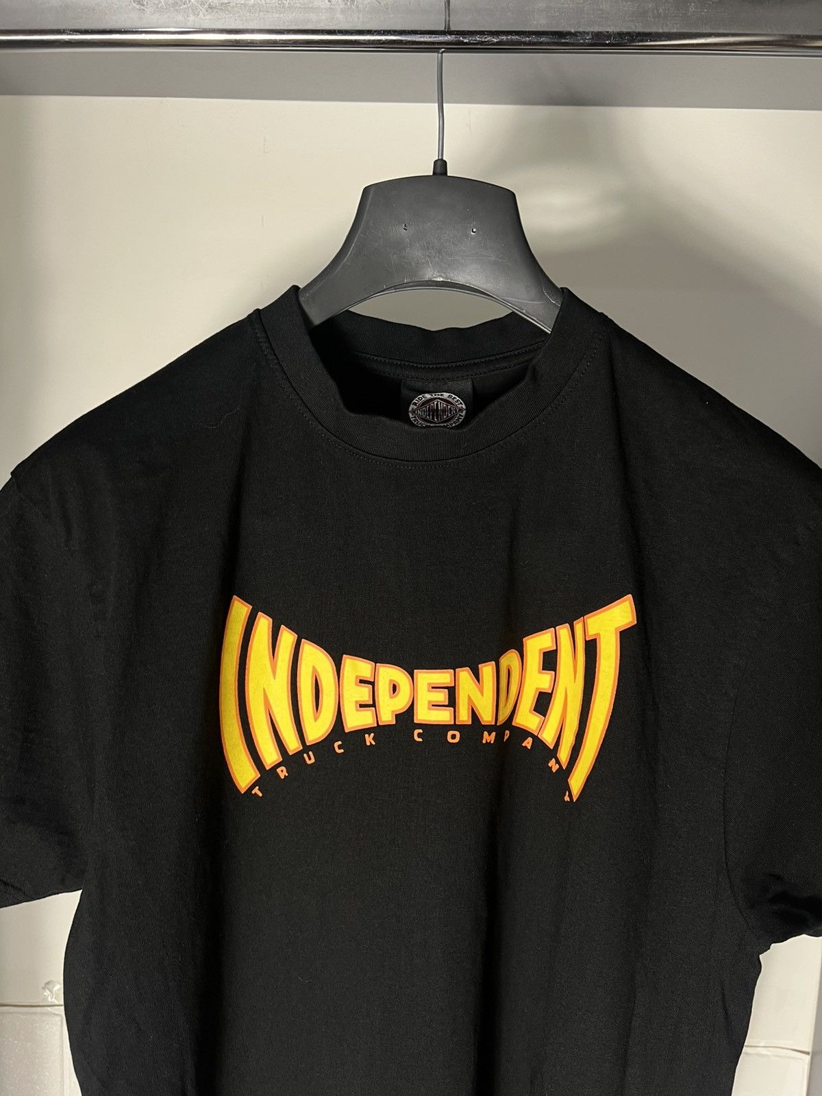 Independent Truck Co. × Vintage VERY RARE INDEPENDENT TRUCK COMPANY BIG LOGO T-SHIRT Y2K SK8 Size US M / EU 48-50 / 2 - 4 Thumbnail