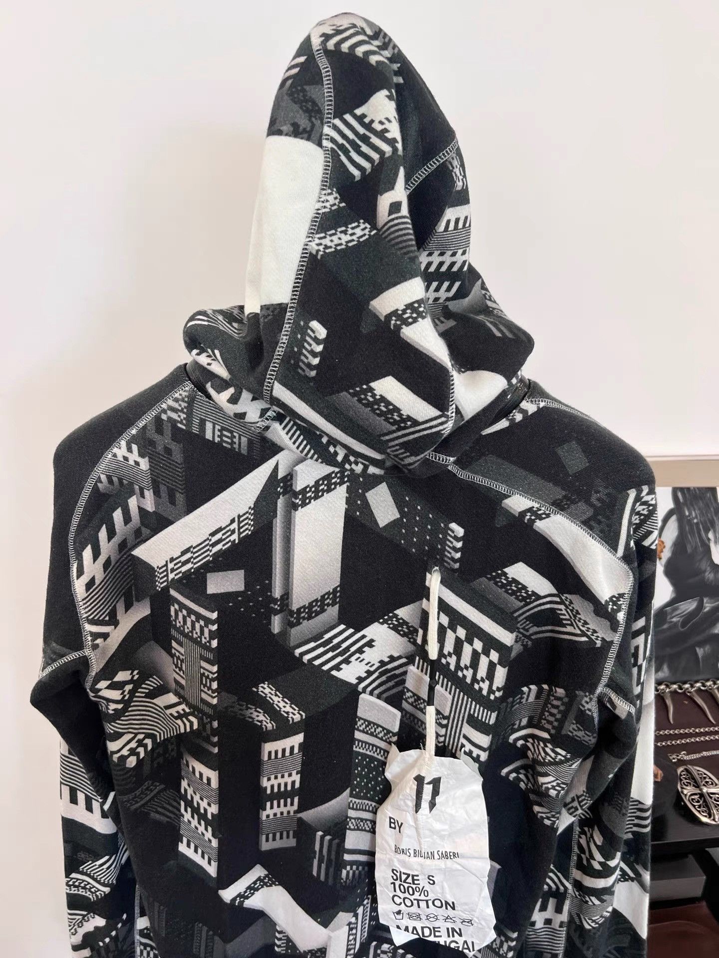 11 By Boris Bidjan Saberi 11by BBS Text Print Asymmetrical Hoodie K35 Size US S / EU 44-46 / 1 - 3 Thumbnail