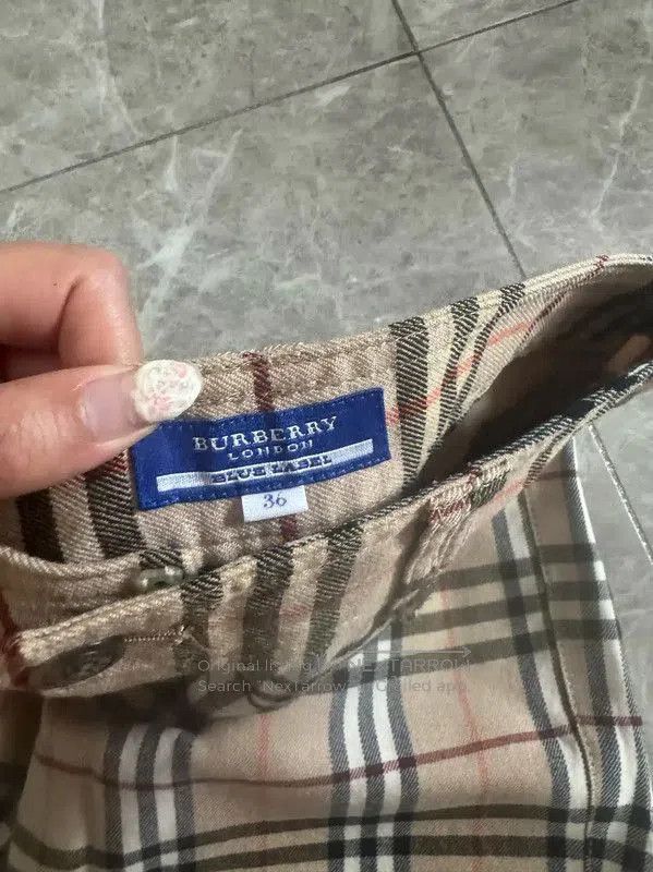 Burberry Burberry Women's Khaki Wool Blend Shorts. Size 23" - 3 Thumbnail