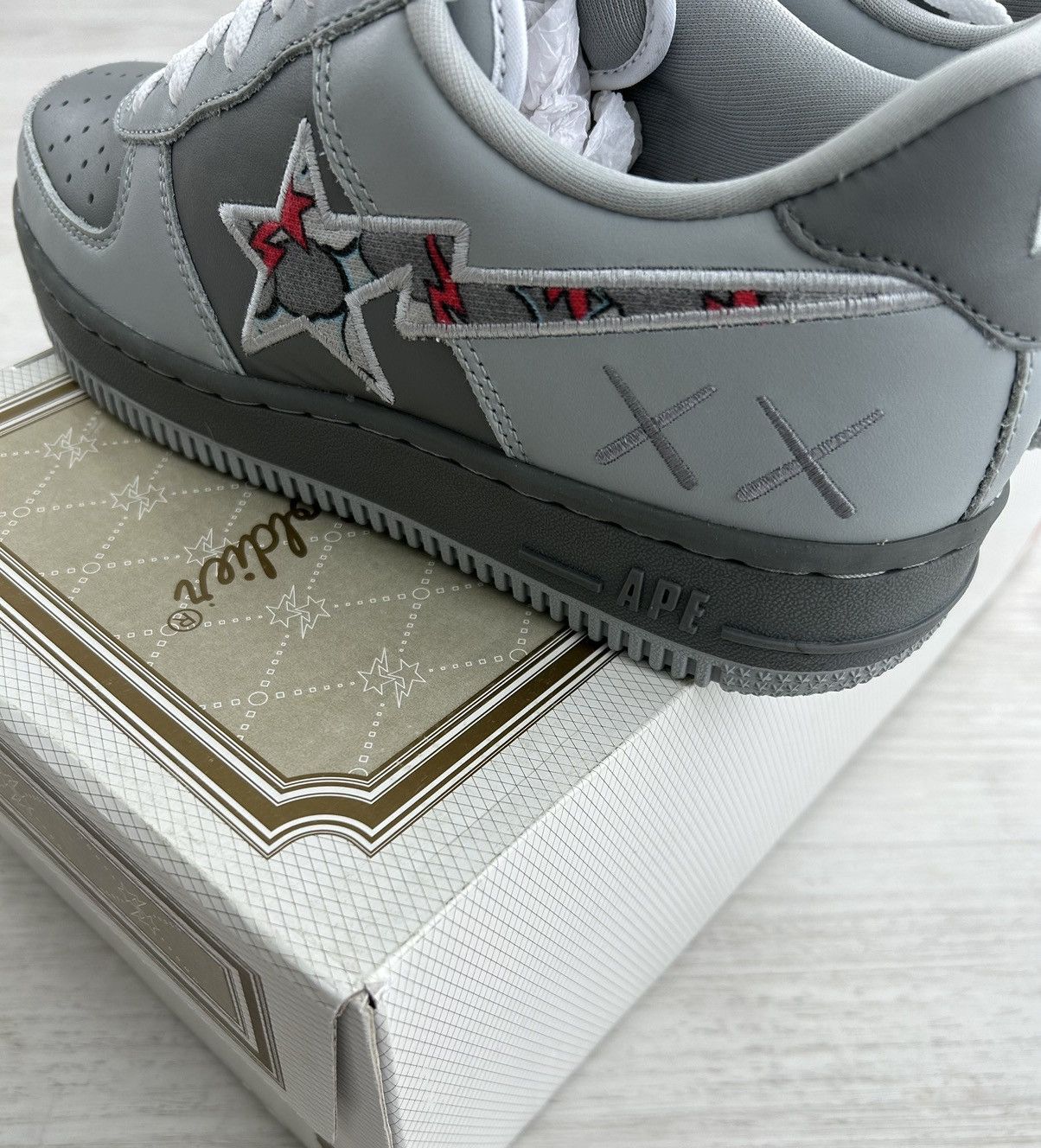 Bape VERY RARE OG 2005 A BATHING APE X KAWS SKULLSTA BAPESTA Size US 9 / EU 42 - 2 Thumbnail
