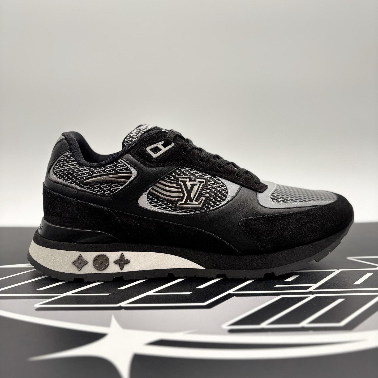Louis Vuitton (9-9.5 US) Louis Vuitton Run Away Low ' Black ' | EXCELLENT! Size US 9.5 / EU 42-43 - 2 Thumbnail