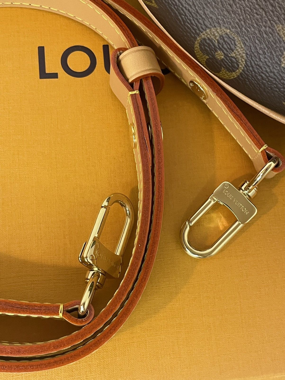 Louis Vuitton Authentic Louis Vuitton Loop PM bag Size ONE SIZE - 6 Thumbnail