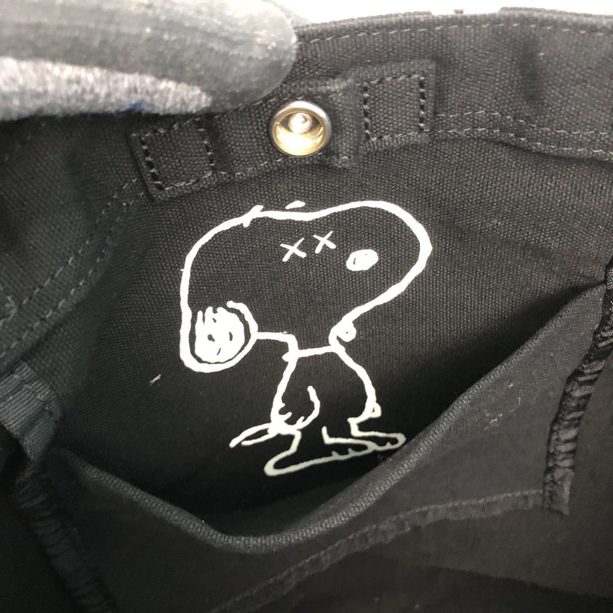 Uniqlo KAWS X PEANUTS FULL PRINT SNOOPY CANVAS TOTE BAG BY UNIQLO Size ONE SIZE - 8 Thumbnail