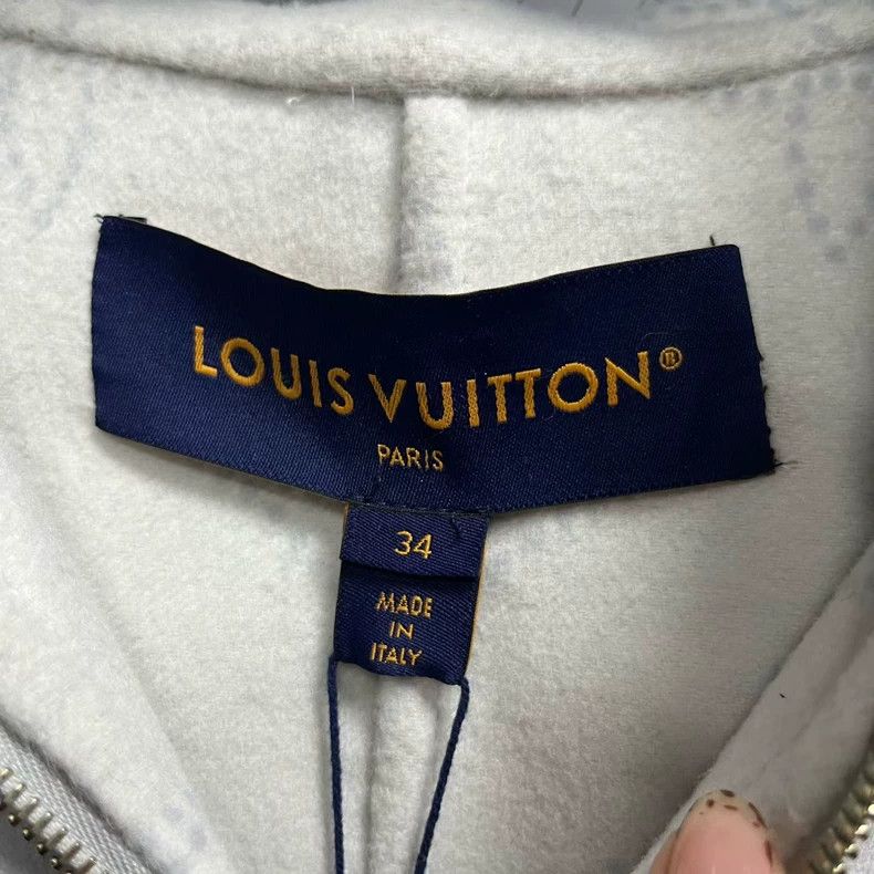 Louis Vuitton Louis Vuitton 24 New Grey Stripe Trim Zip Hooded Jacket Size XXS / US 00 / IT 34 - 2 Thumbnail