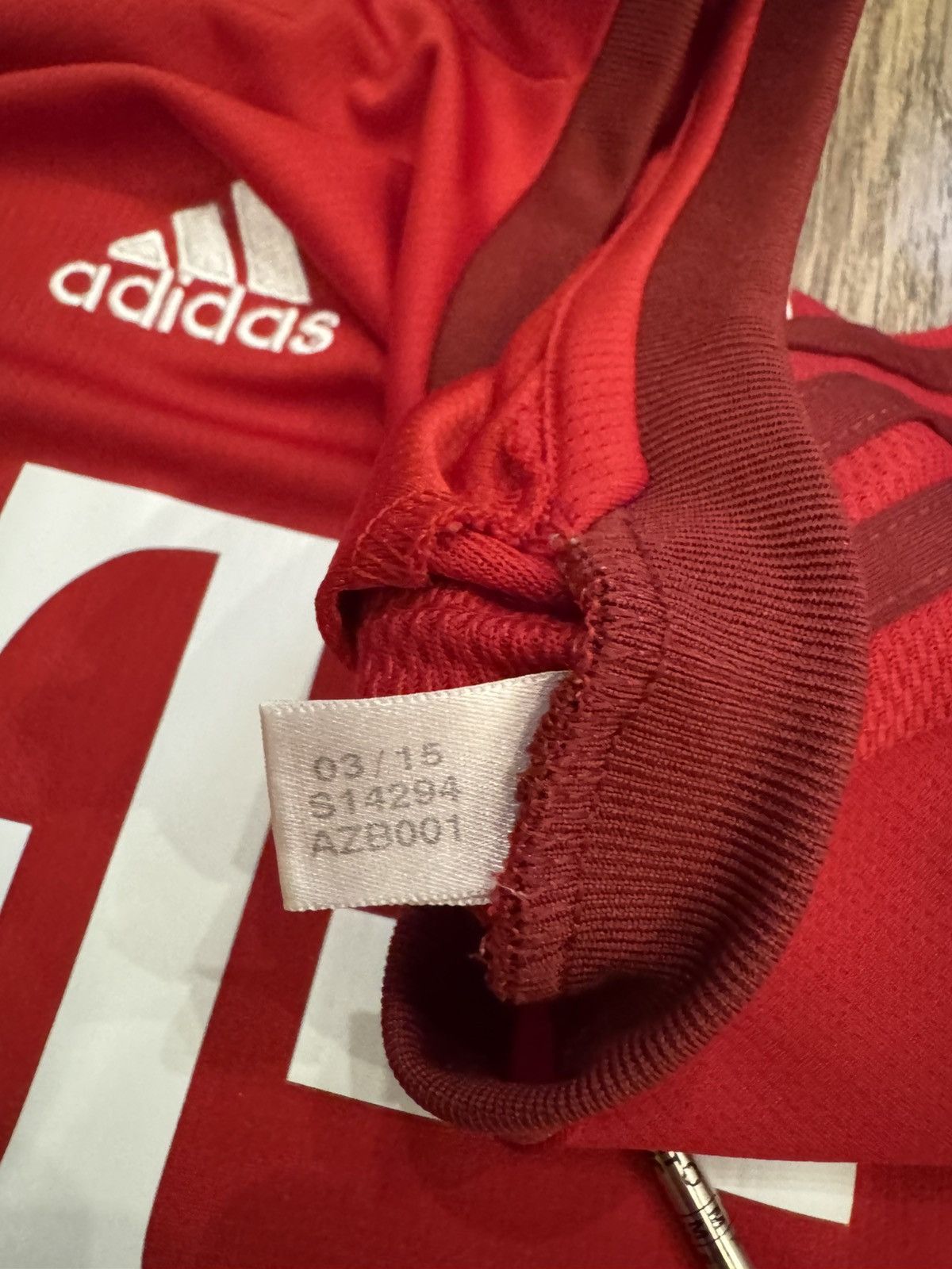 Adidas BAYERN MÜNICH 2015 2016 HOME FOOTBALL SHIRT ADIDAS sz S MEN Size US S / EU 44-46 / 1 - 10 Thumbnail