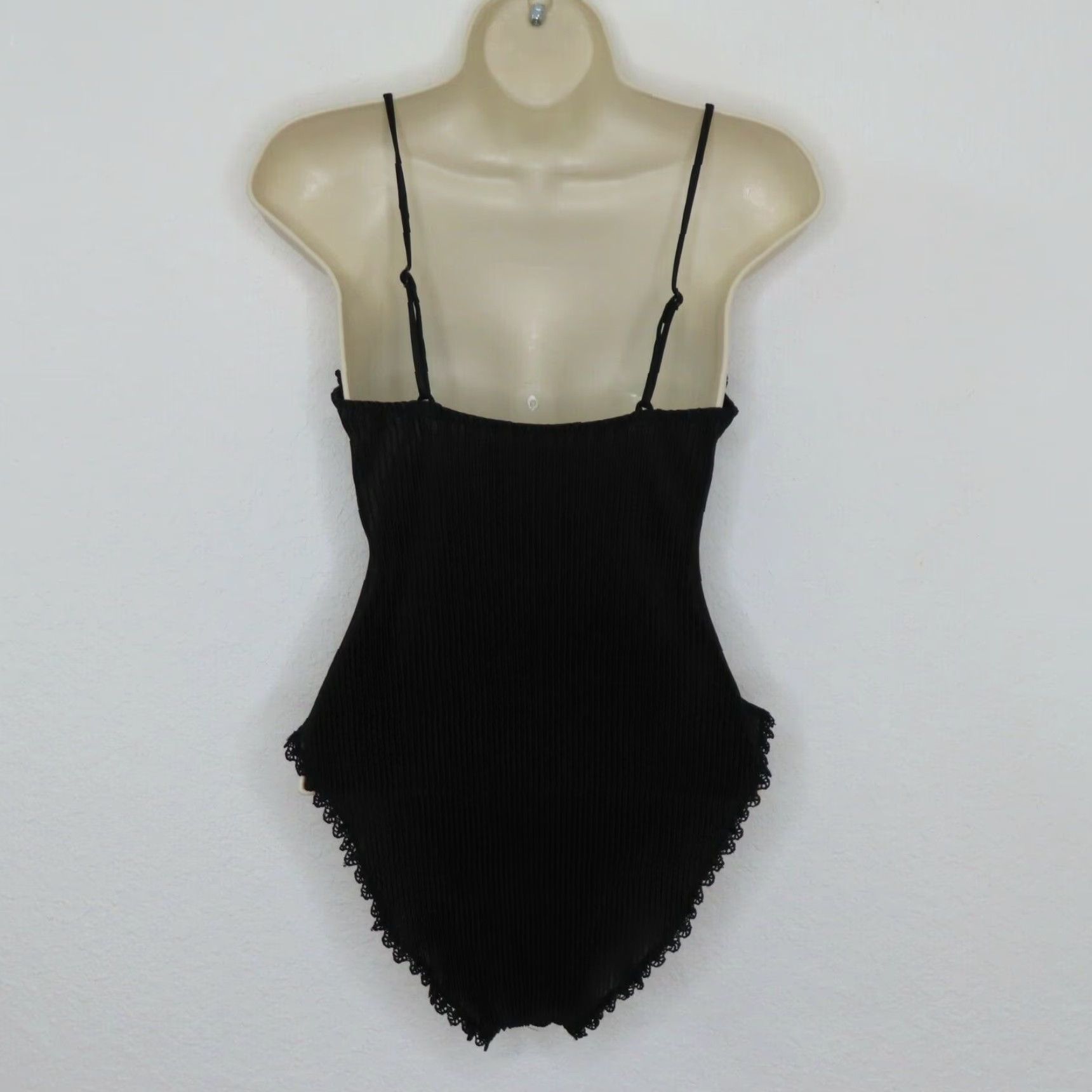 Vintage VINTAGE Maidenform Bodysuit Women 34 Style 94715 Pleated Elegance Spaghetti Strap Wireless Underwire N/A Black 1 Pack 90s Mens? Size XXS / US 00 / IT 34 - 5 Thumbnail