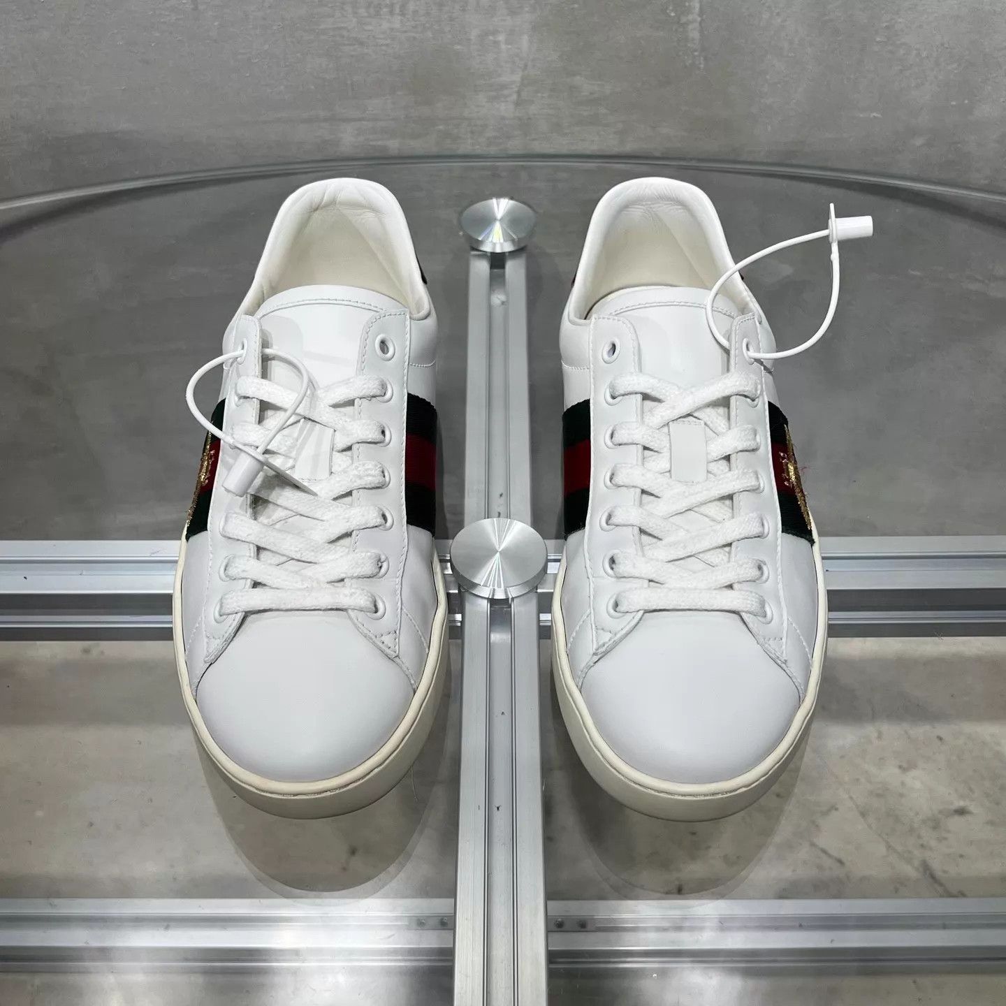 Gucci Gucci Bee White Sneaker UK5 (39) YH26331 Size US 6 / EU 39 - 1 Thumbnail
