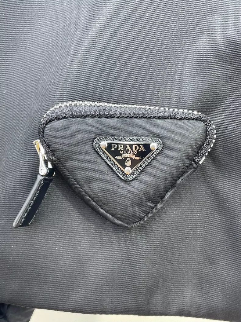 Prada Prada Black triangle pocket short skirt 2505-Nextarrow Size 25" / US 0 / IT 36 - 8 Thumbnail