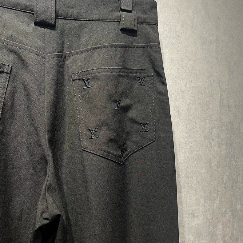 Louis Vuitton LOUIS VUITTON size US 46 25 New Solid Straight Leg Casual Size US 30 / EU 46 - 3 Thumbnail