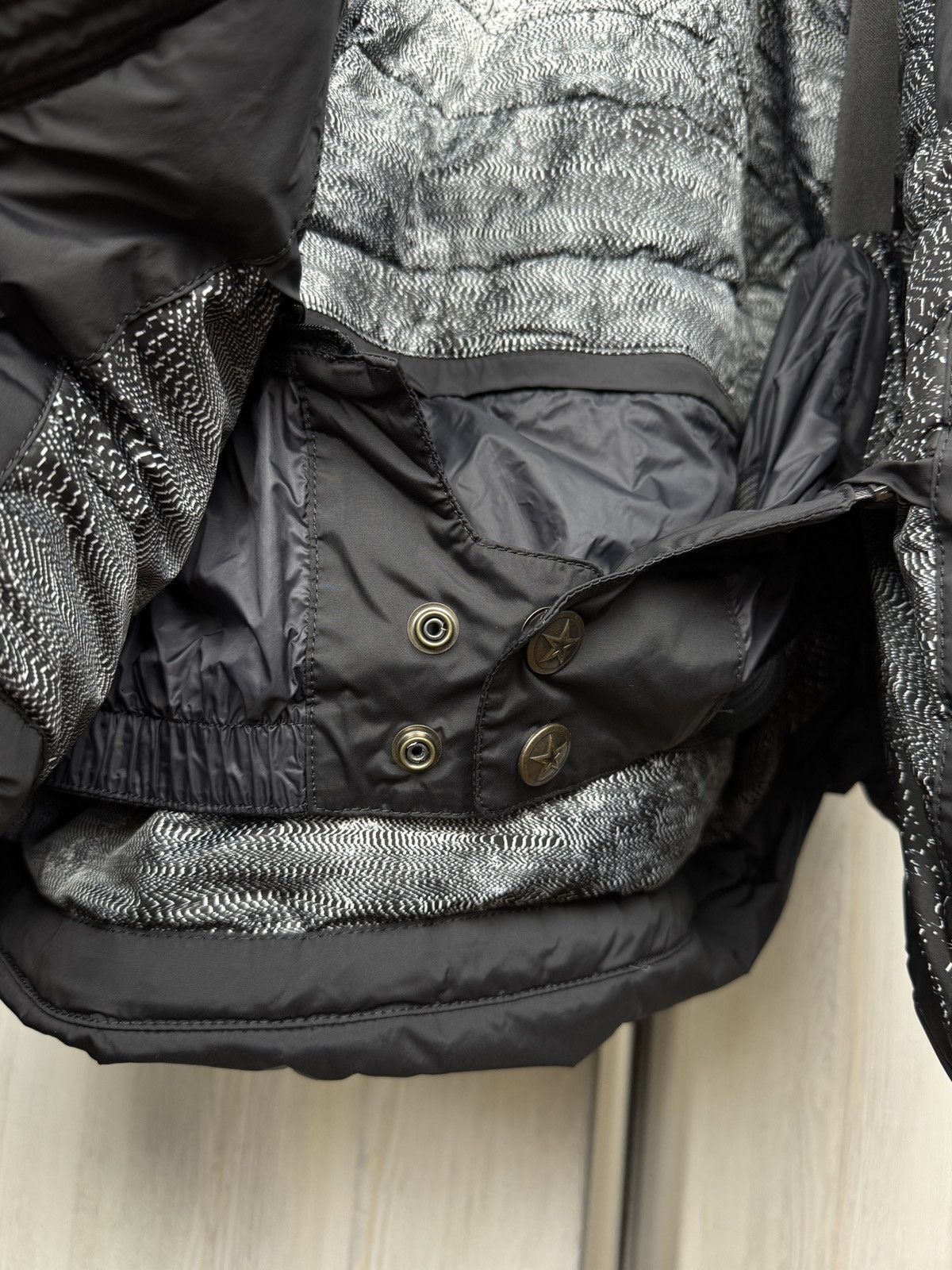 JET SET Jet Set black outdoor wolf bondage down ski snowboard jacket Size L / US 10 / IT 46 - 11 Thumbnail