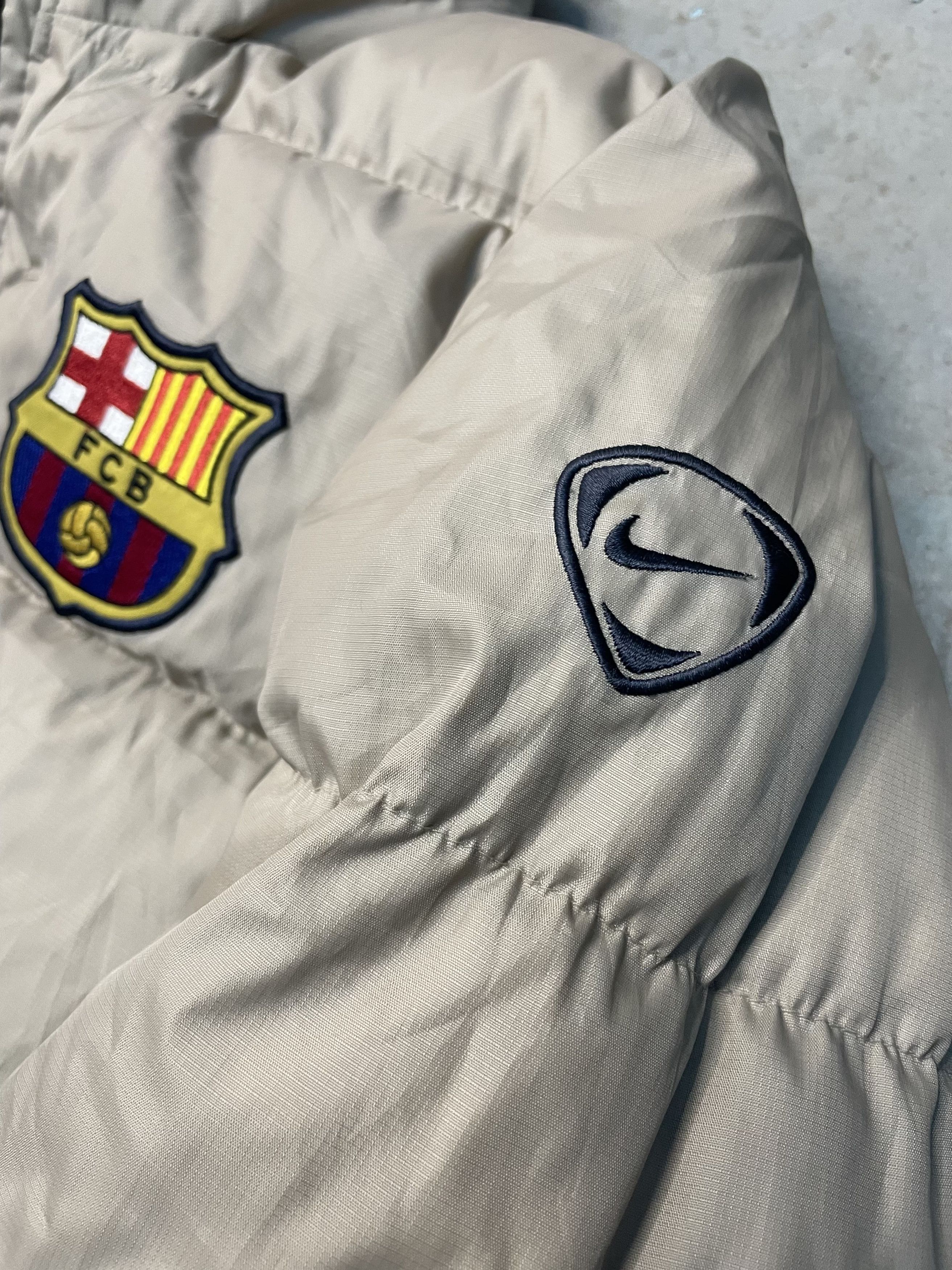 Nike Nike FC Barcelona Puffer Jacket Beige Vintage Size US M / EU 48-50 / 2 - 3 Thumbnail