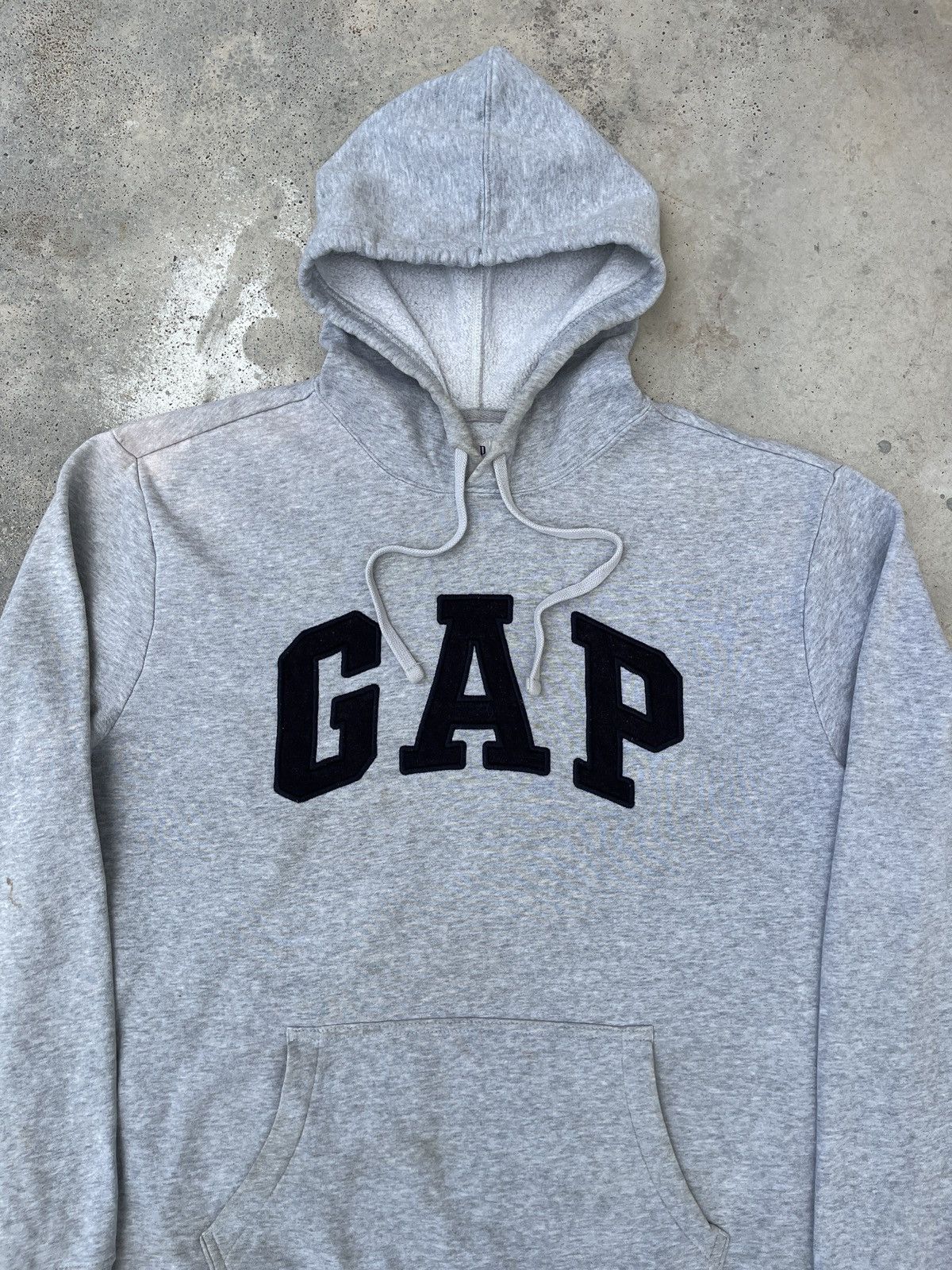 Gap × Vintage Vintage Faded Grey Gap Big Logo Hoodie Size US L / EU 52-54 / 3 - 2 Thumbnail