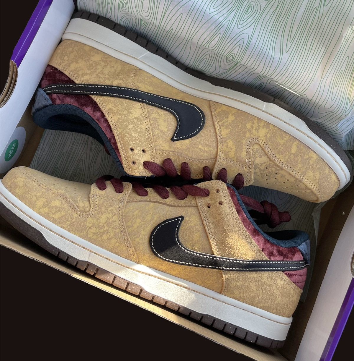 Designer × Nike Nike SB Dunks Low City of Cinema | Men’s SZ 11 | Gold & Red Size US 11 / EU 44 - 11 Thumbnail